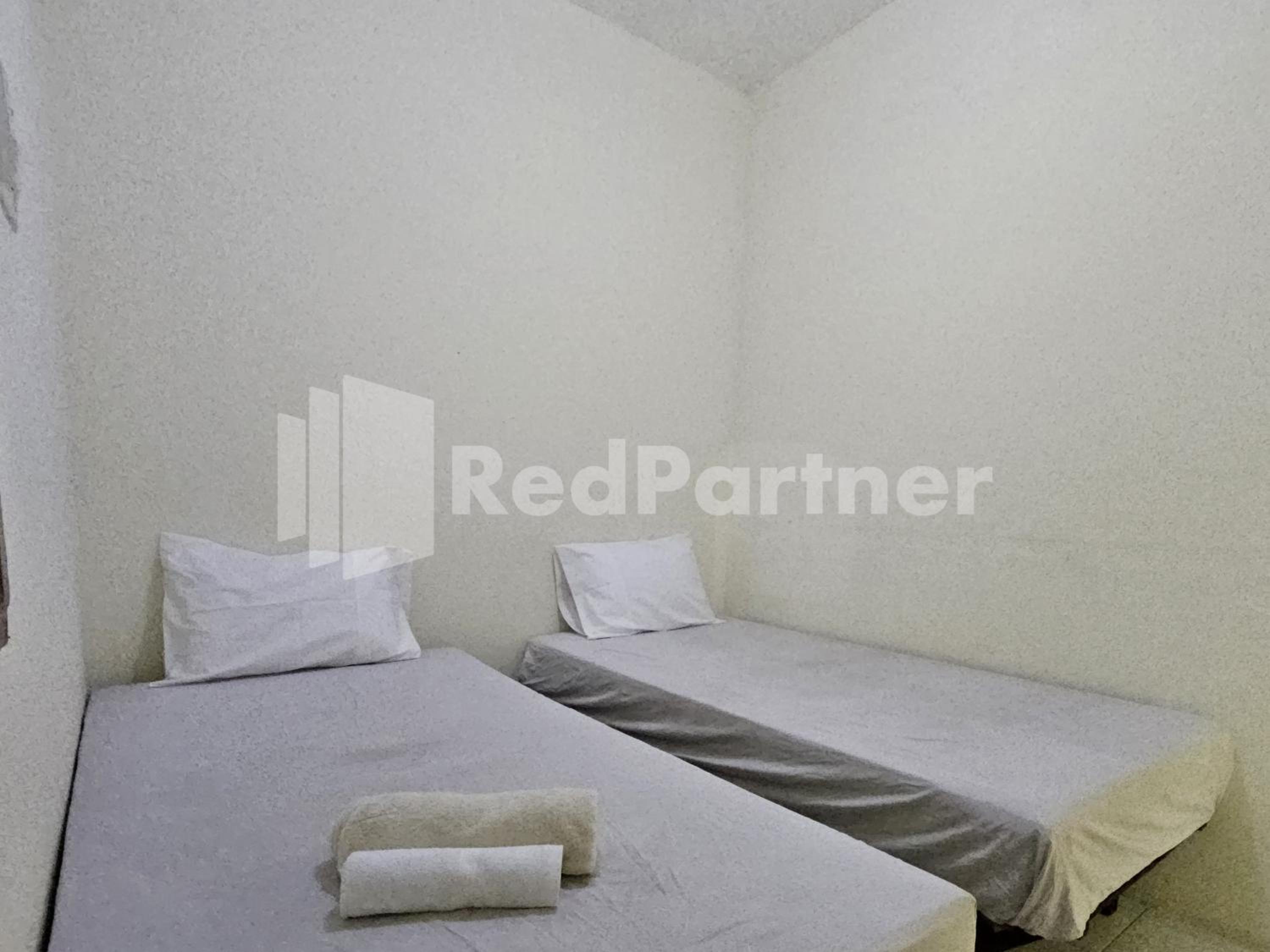 Standard Twin Room - Photo 8
