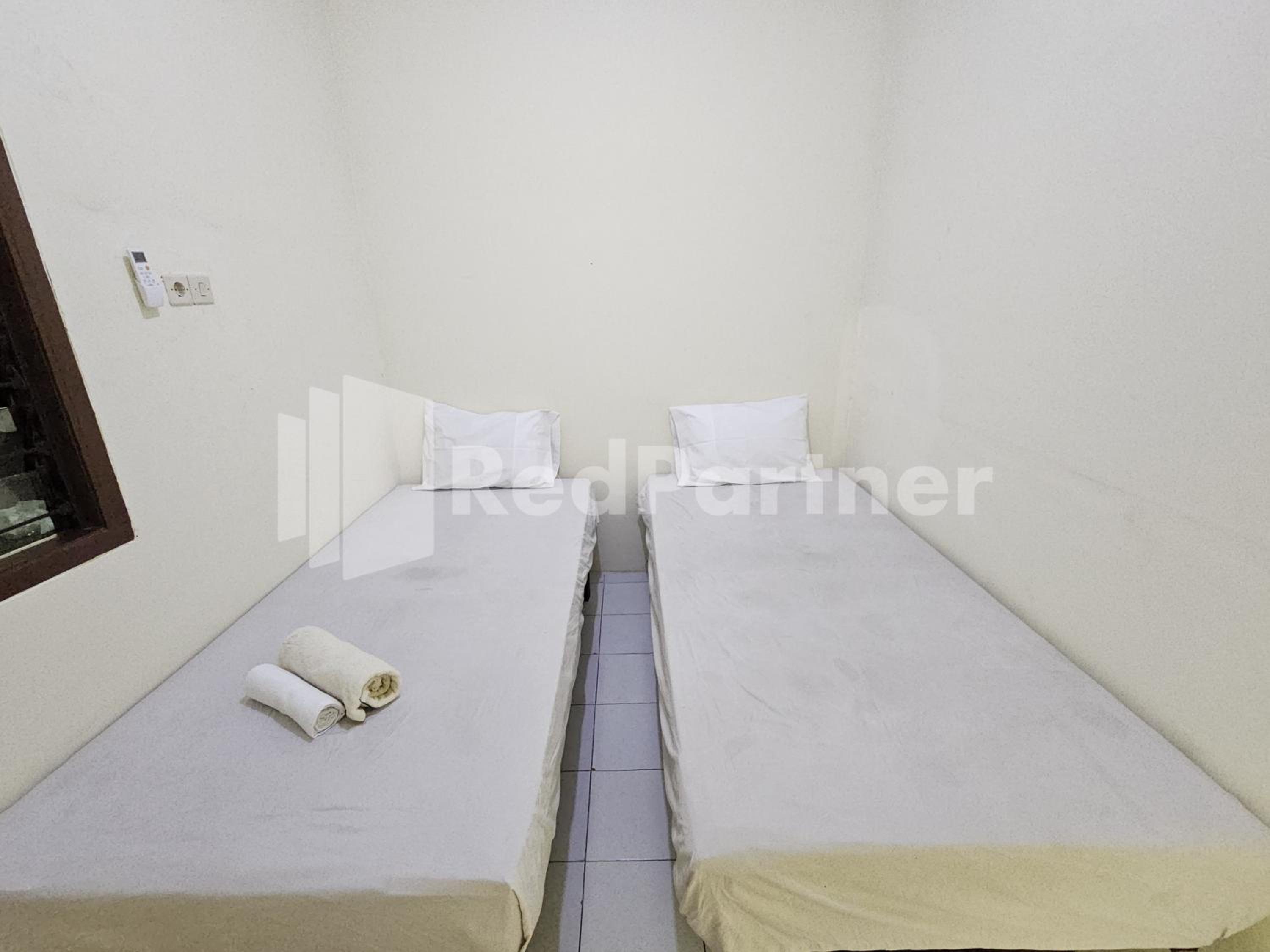 Standard Twin Room - Photo 2