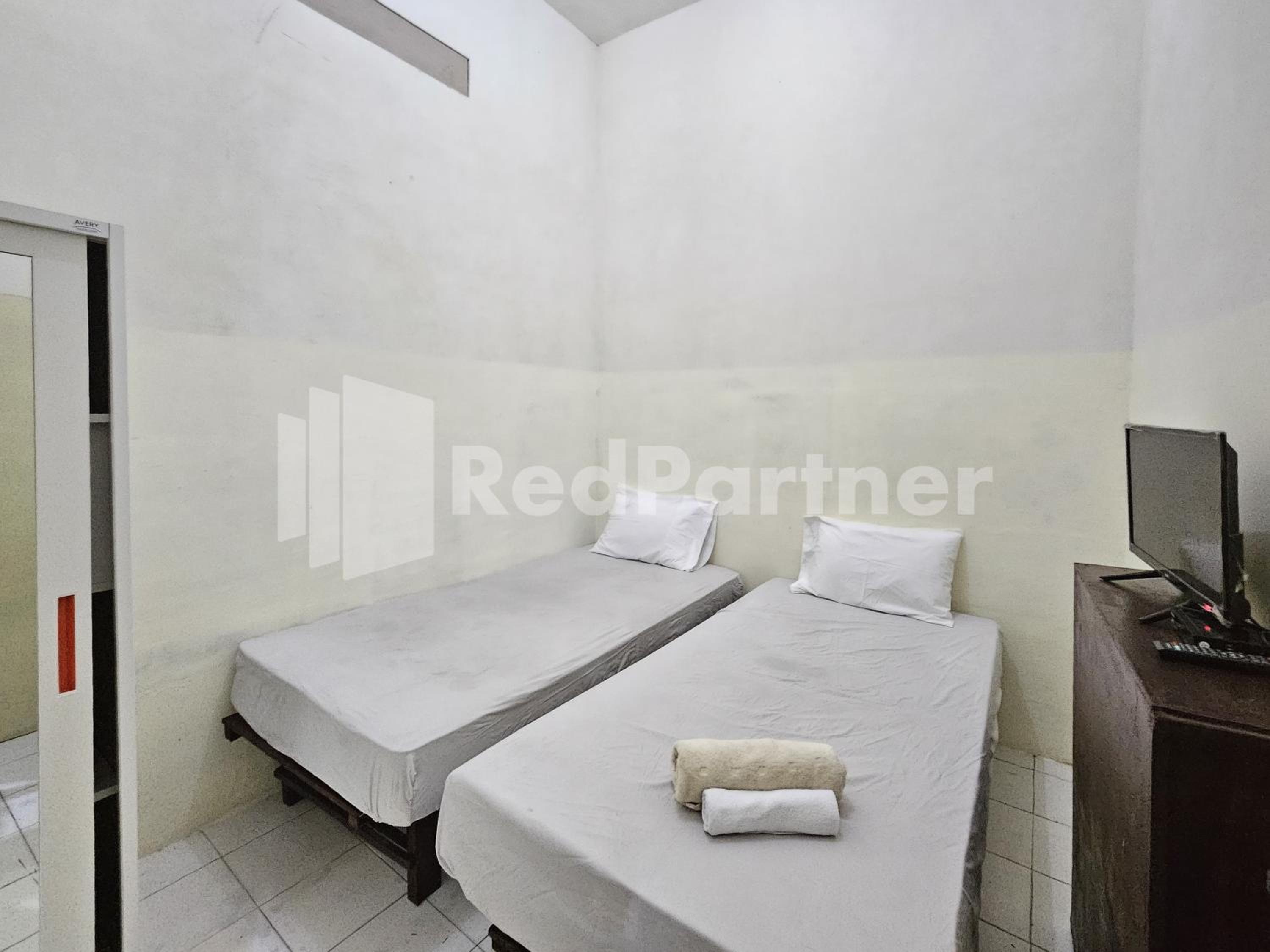 Standard Twin Room - Photo 7