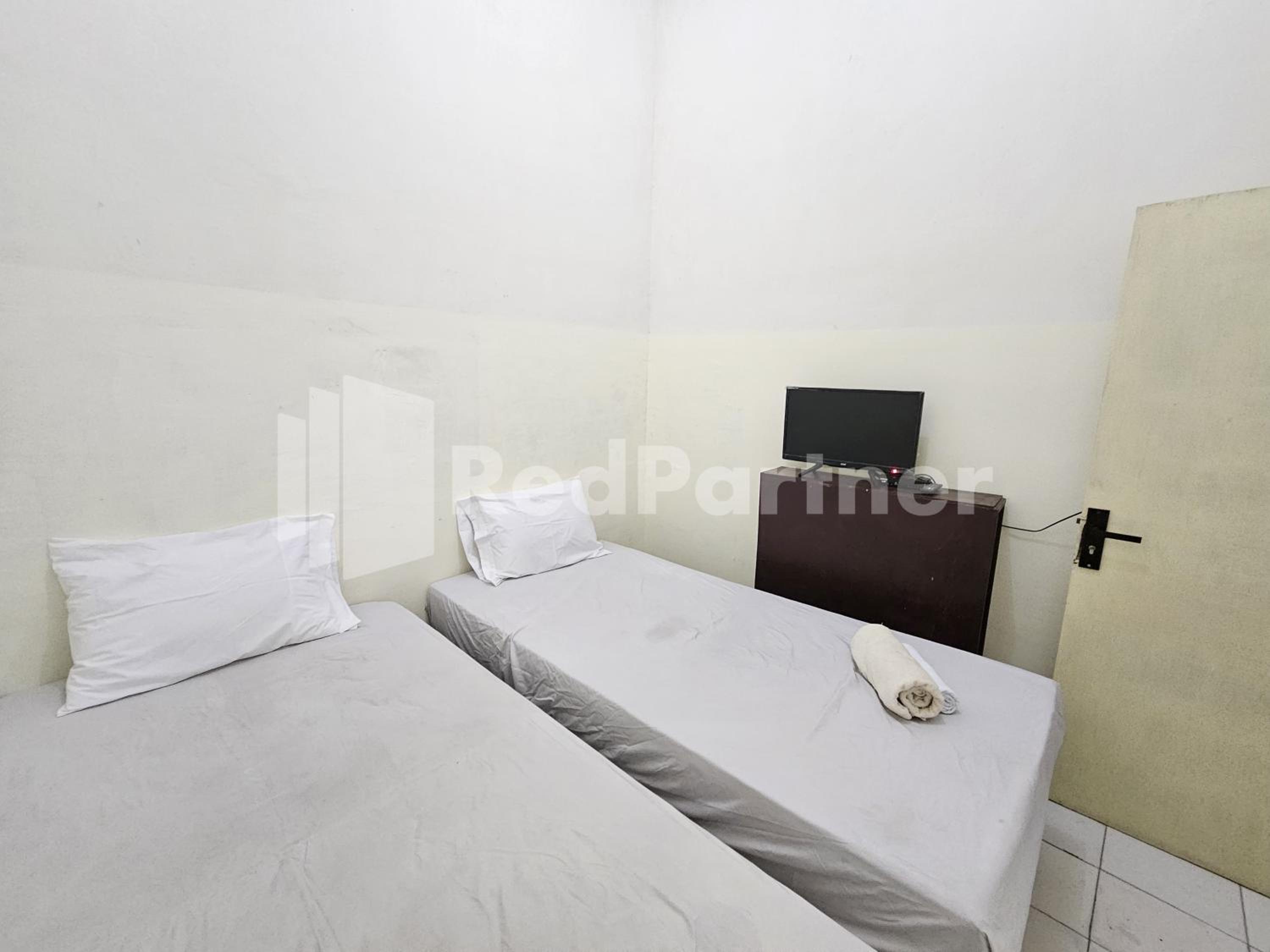 Standard Twin Room - Photo 6