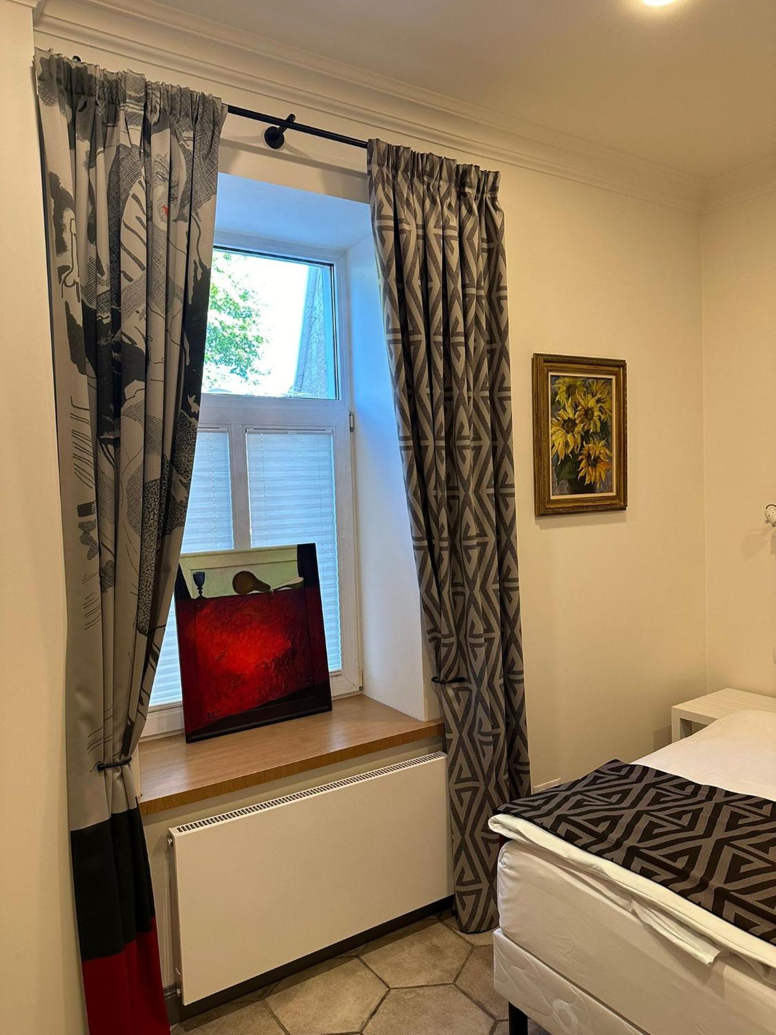 One-Bedroom Apartment - Photo 4
