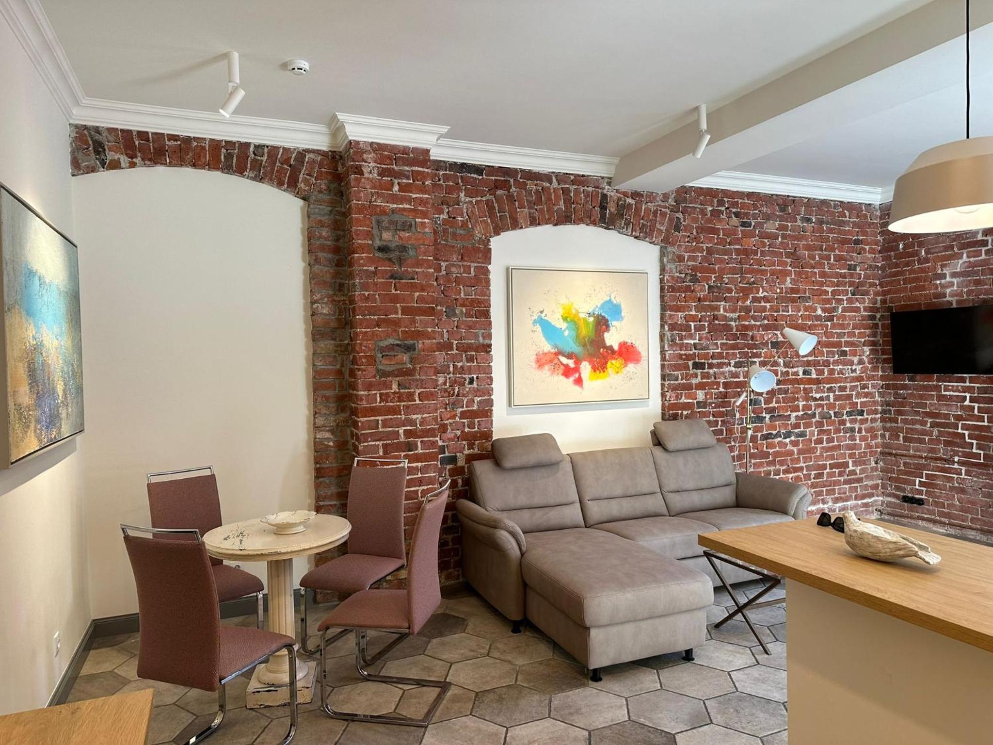 One-Bedroom Apartment - Photo 1