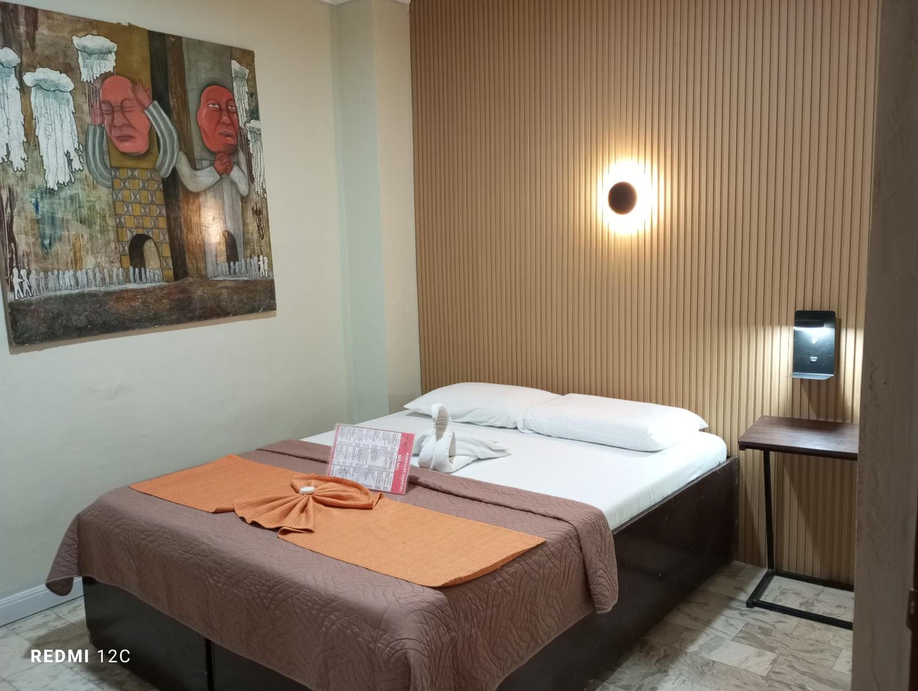 Double or Twin Room with Private Bathroom - Photo 2
