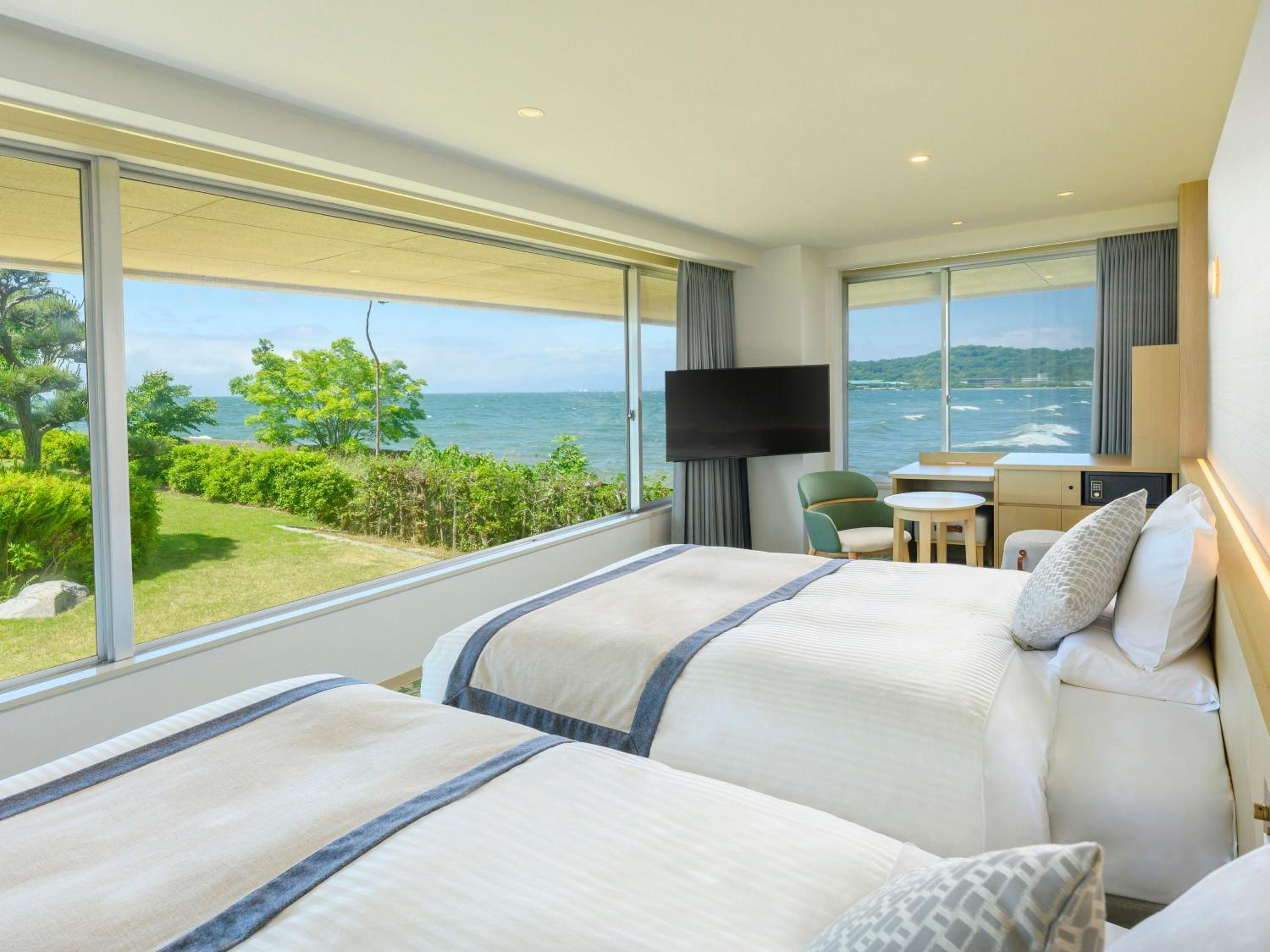 Superior Corner View Room (With Private Bath) photo 1
