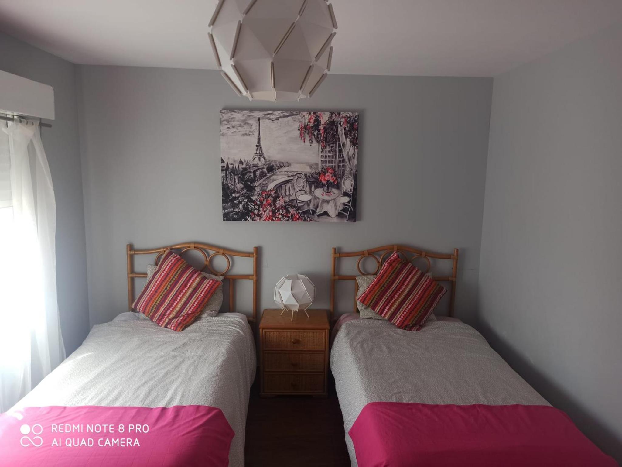 Apartamento de Dos Dormitorios con Vista al Jardín