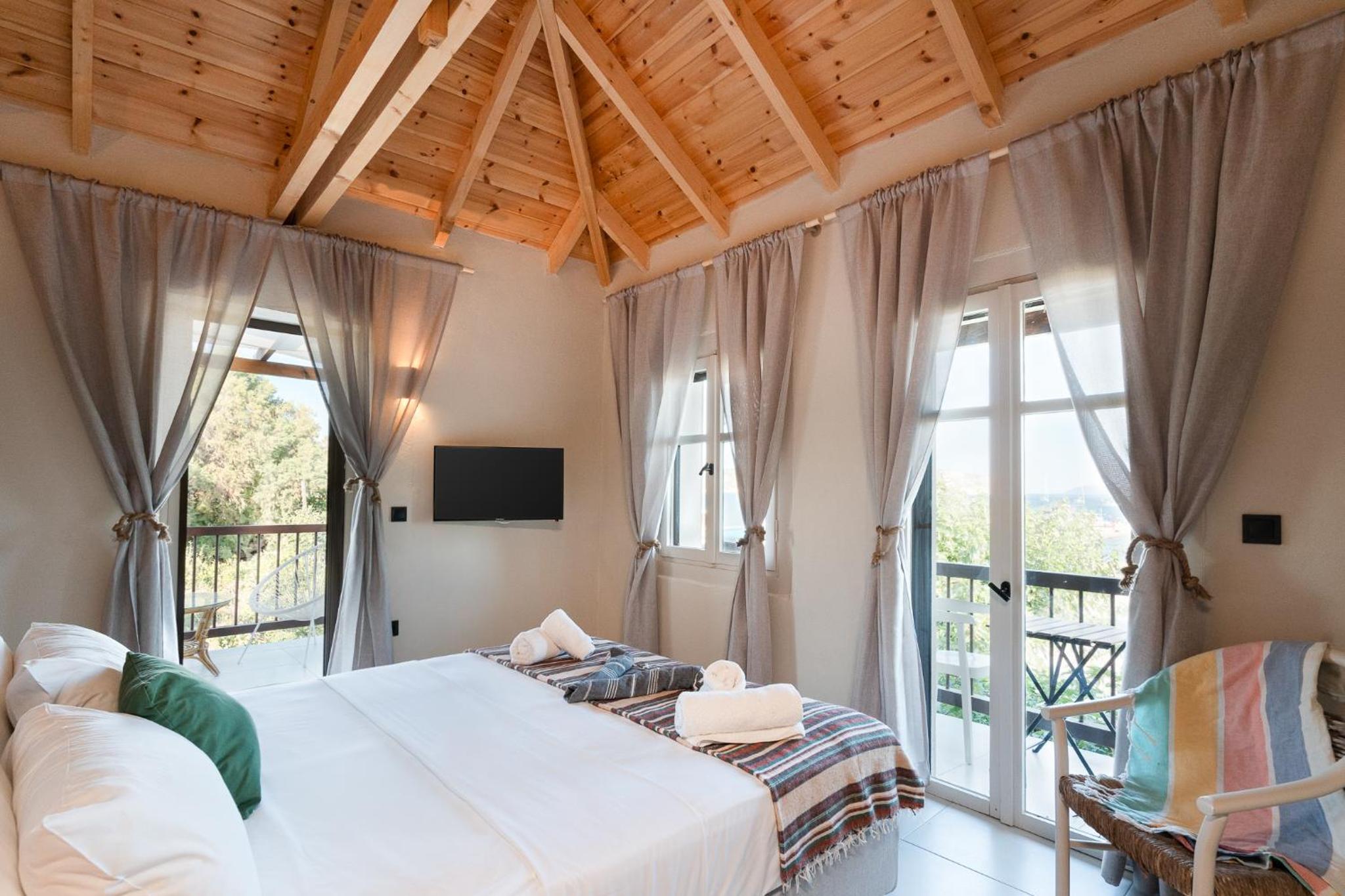 Beach Junior Suite with Two Balconies - Photo 10