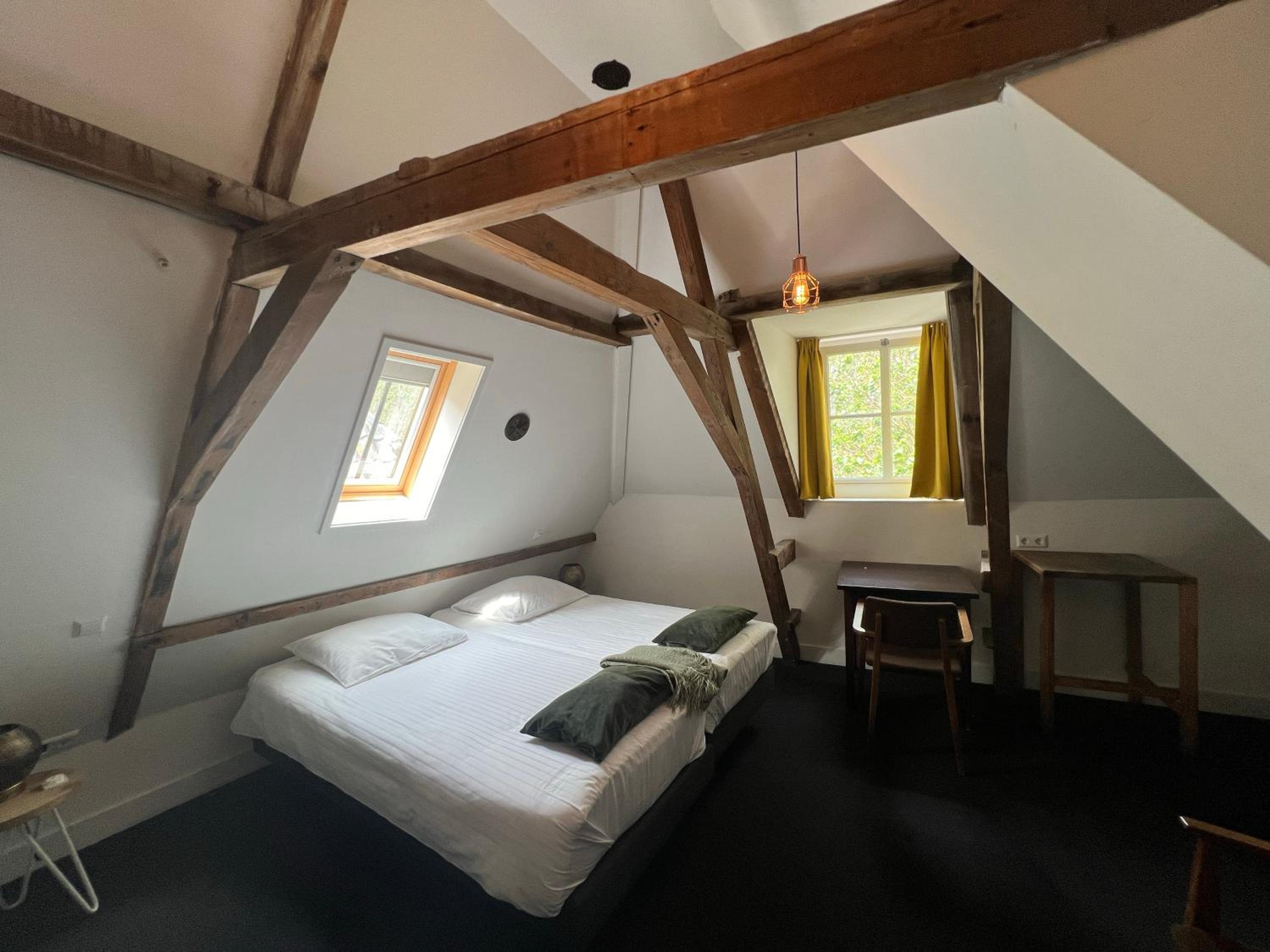 Double or Twin Room with Bathroom - Photo 3