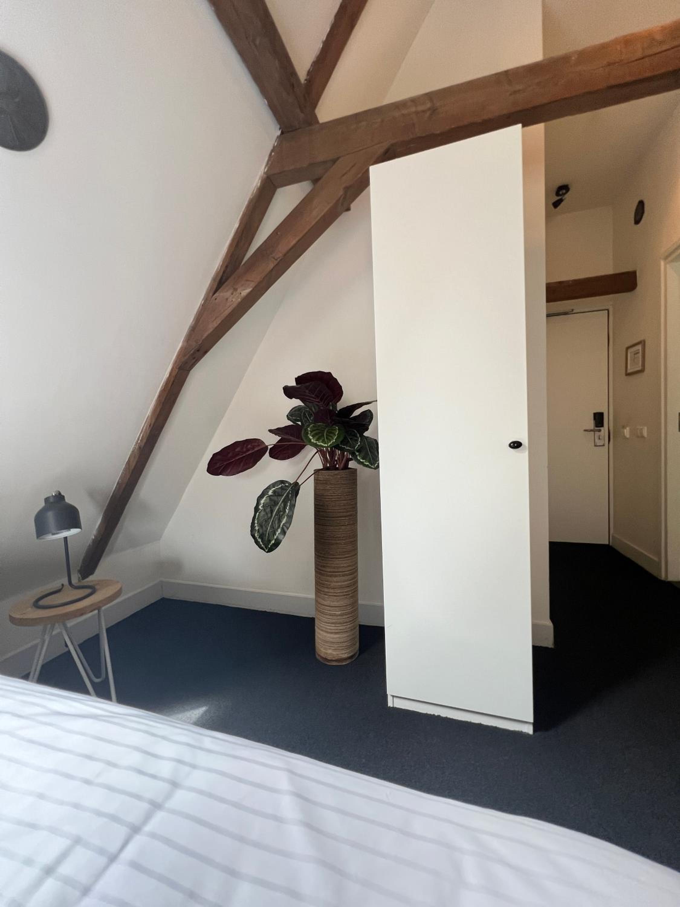 Double or Twin Room with Bathroom - Photo 6