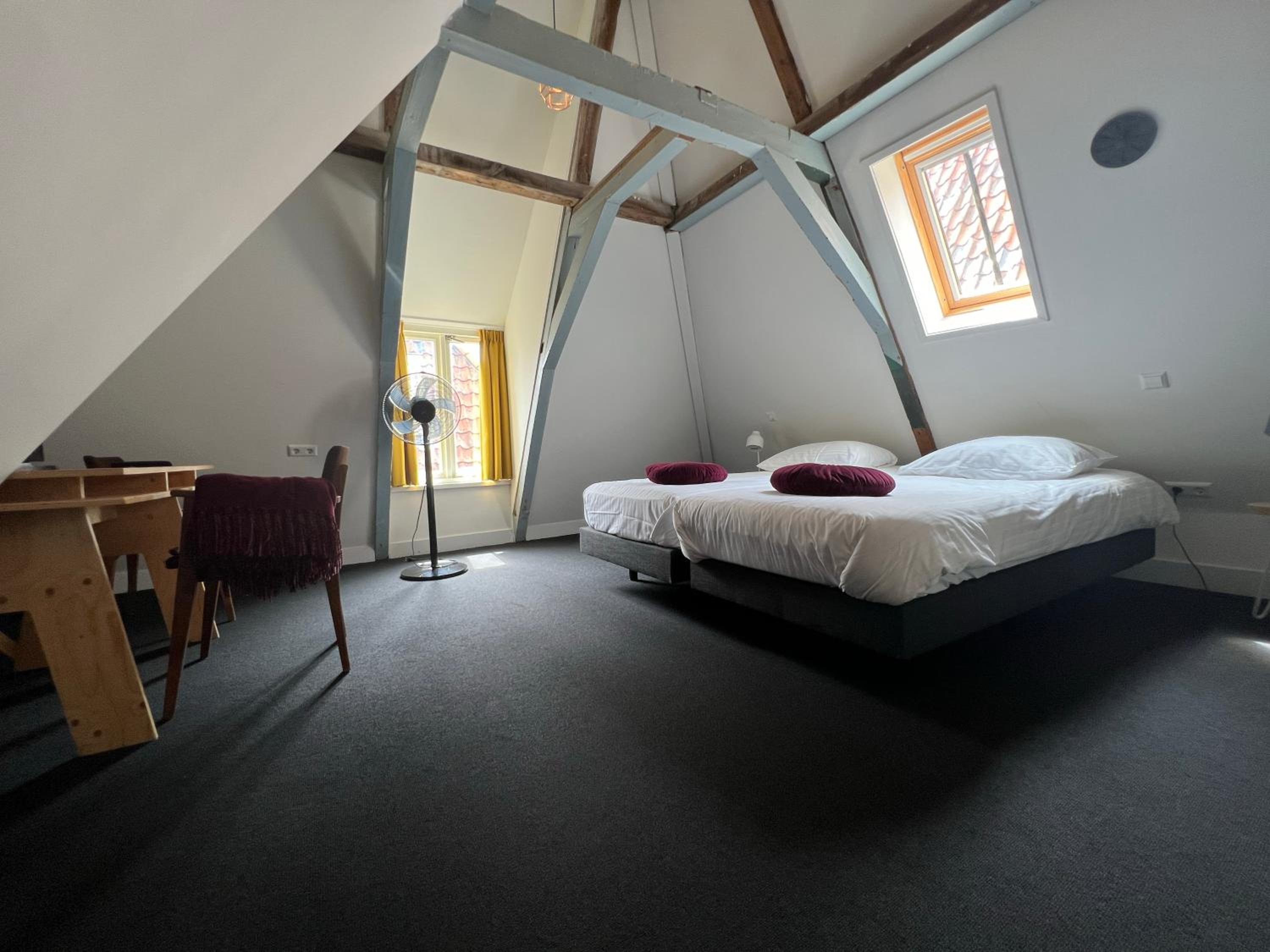 Double or Twin Room with Bathroom - Photo 8