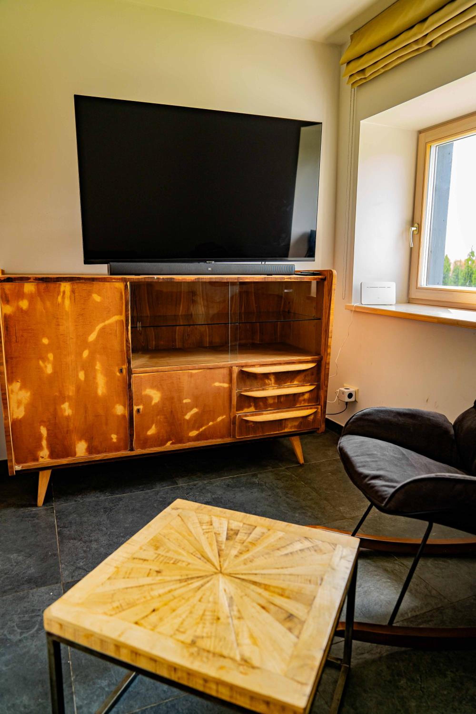 One-Bedroom House - Photo 2