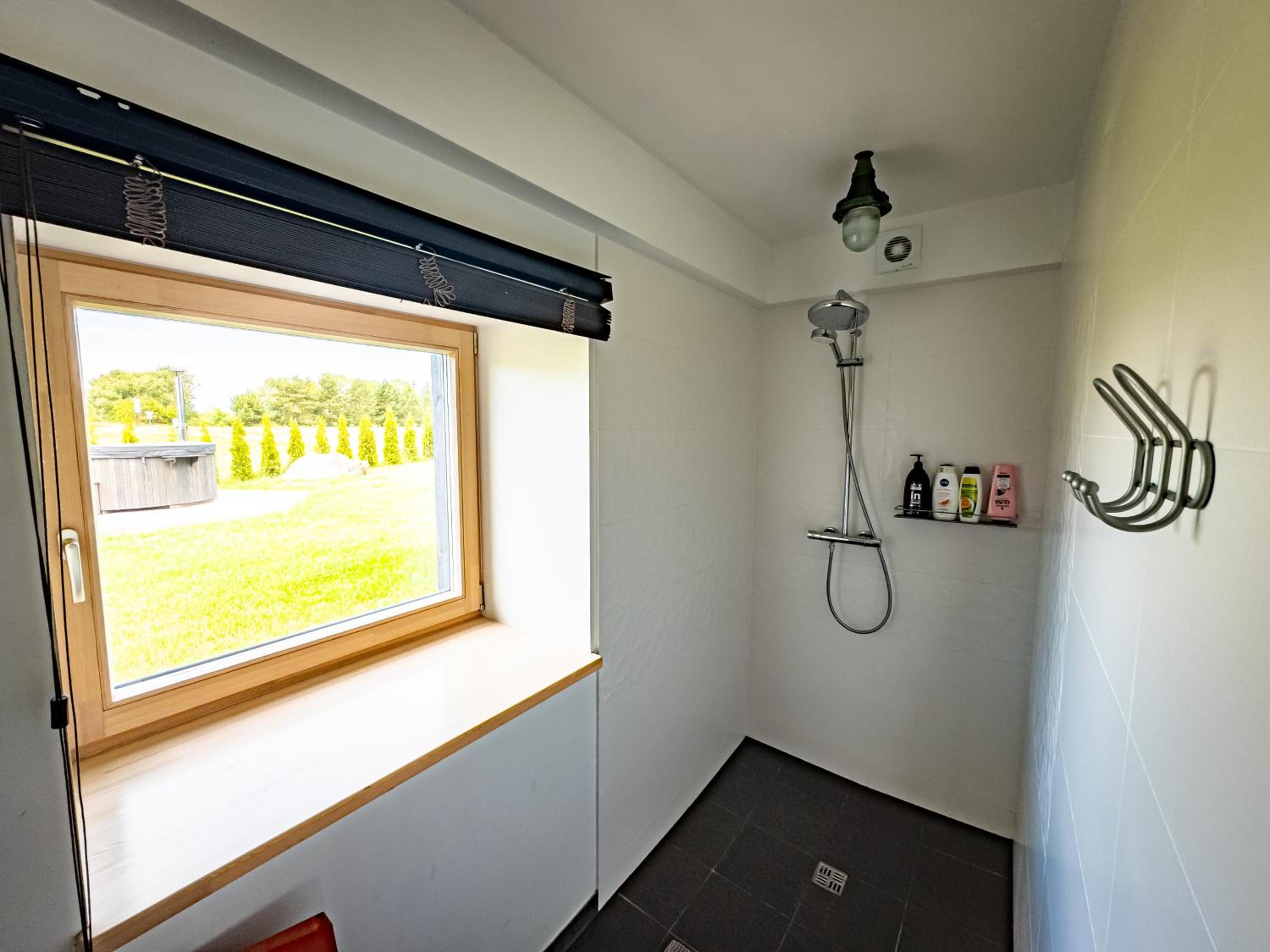 One-Bedroom House - Photo 8