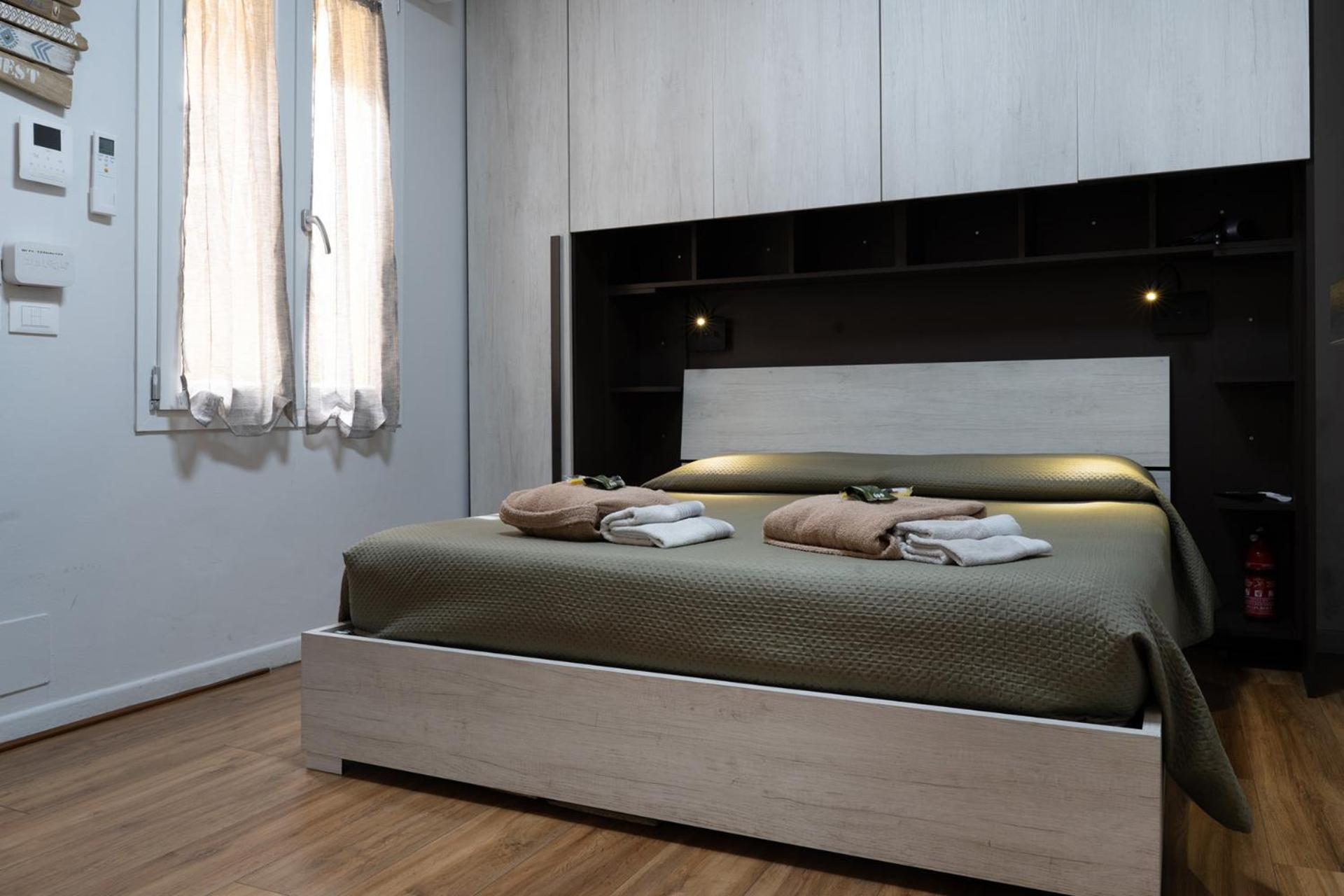 One-Bedroom Apartment - Photo 1