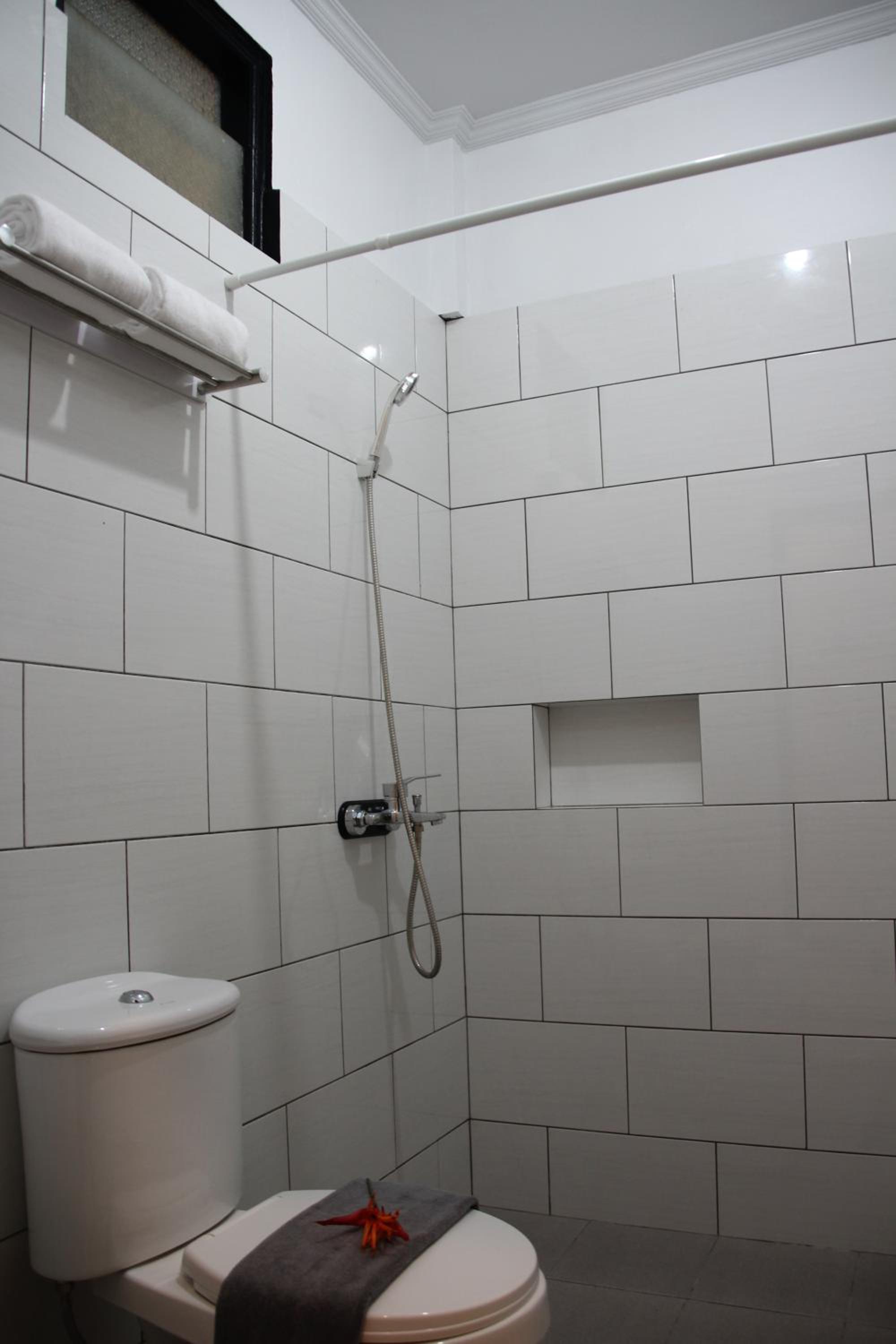 Family Room With Private Bathroom photo 2