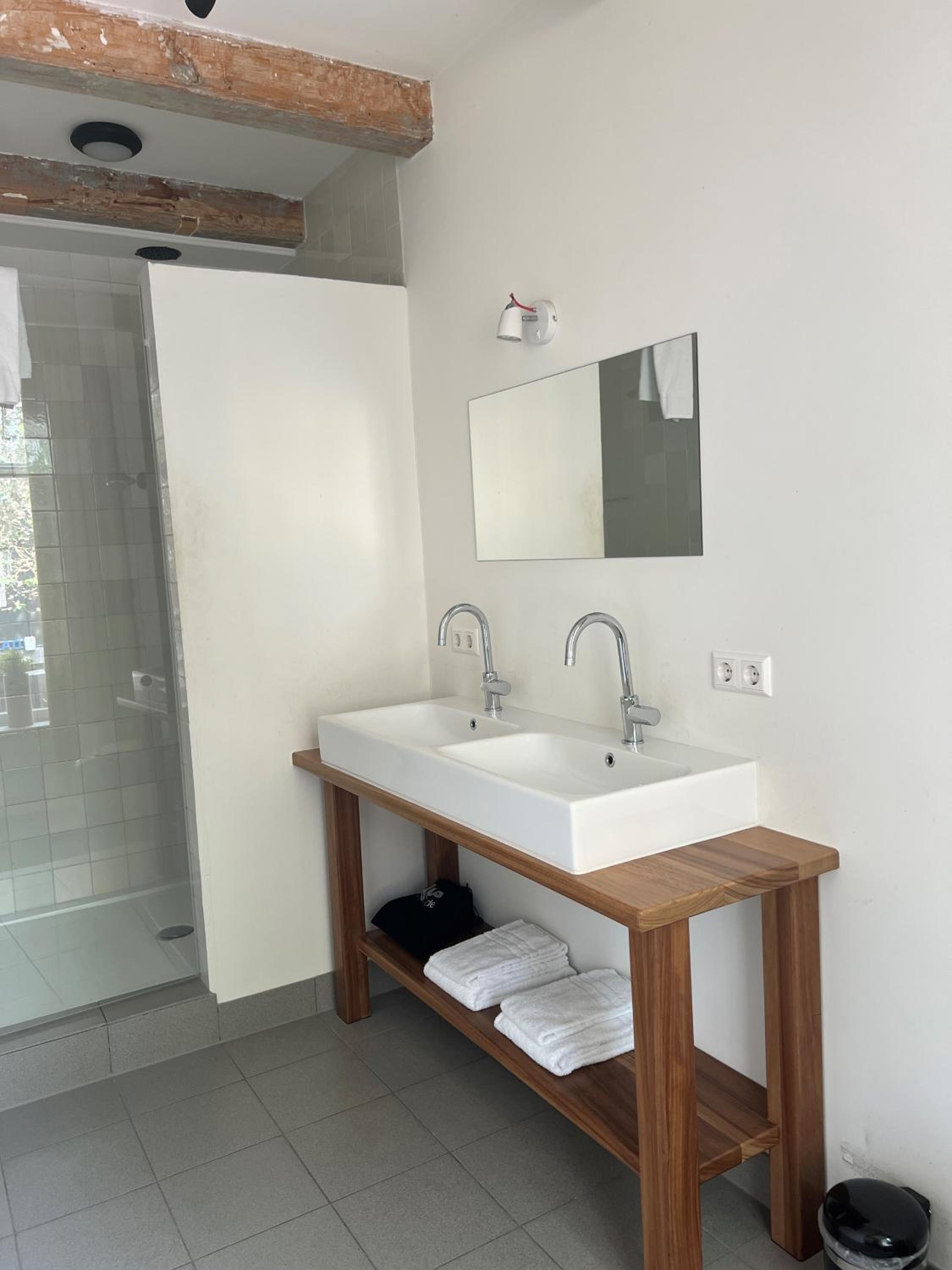 Double or Twin Room with Bathroom - Photo 26