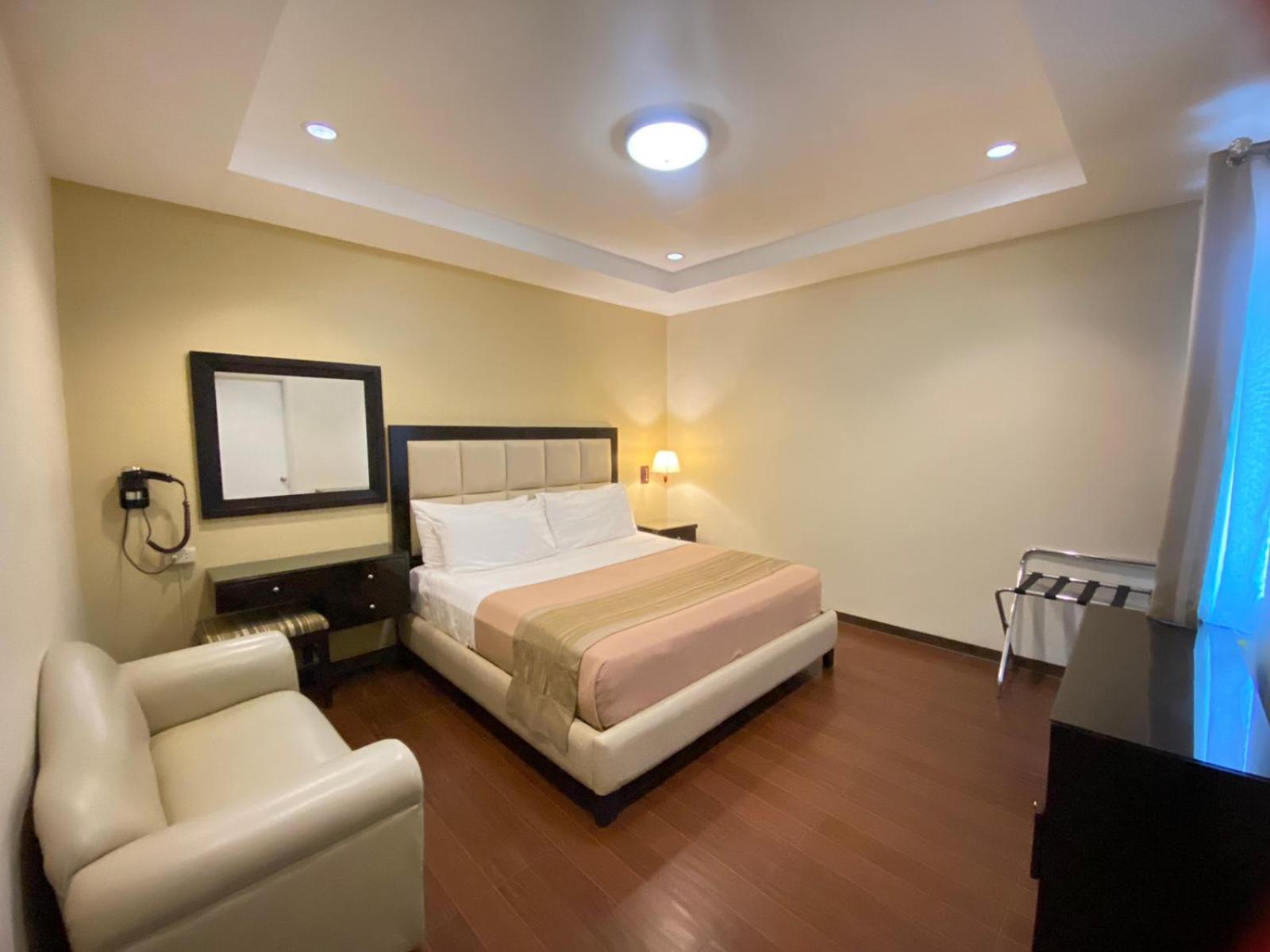 Luxury Suite - Photo 2