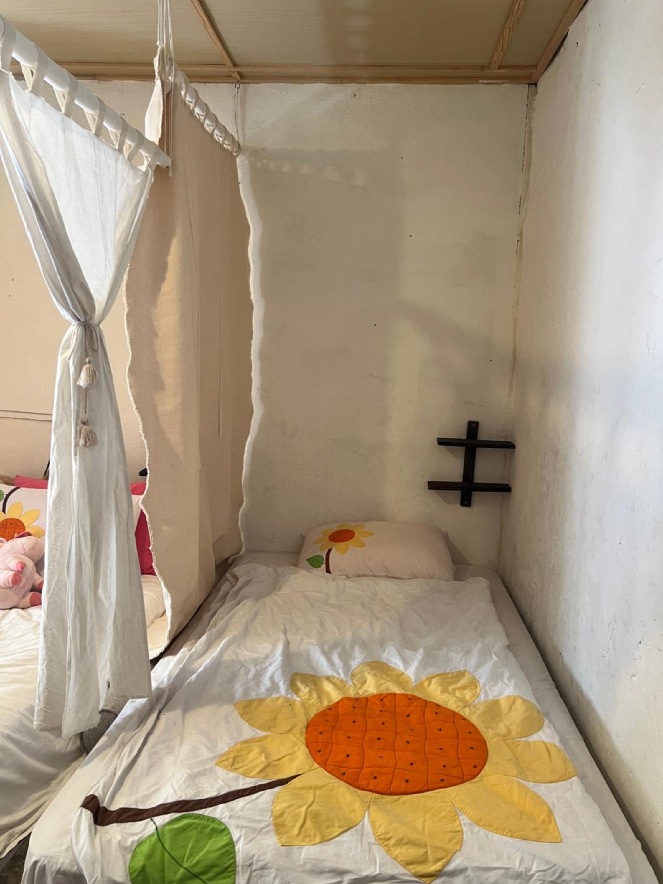 Single Bed In Dormitory Room photo 3