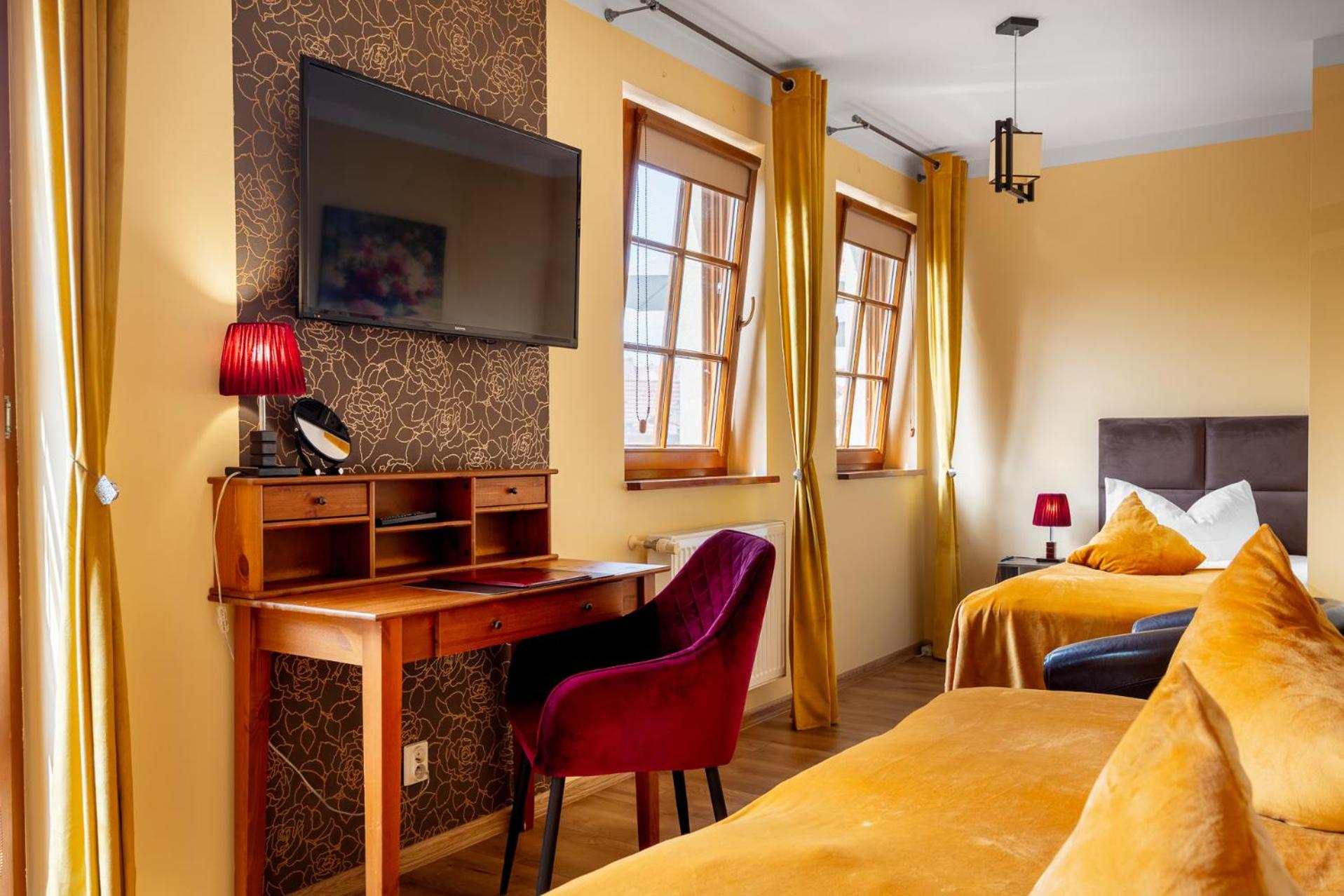 Apartment with Balcony (3 Adults) - Photo 7