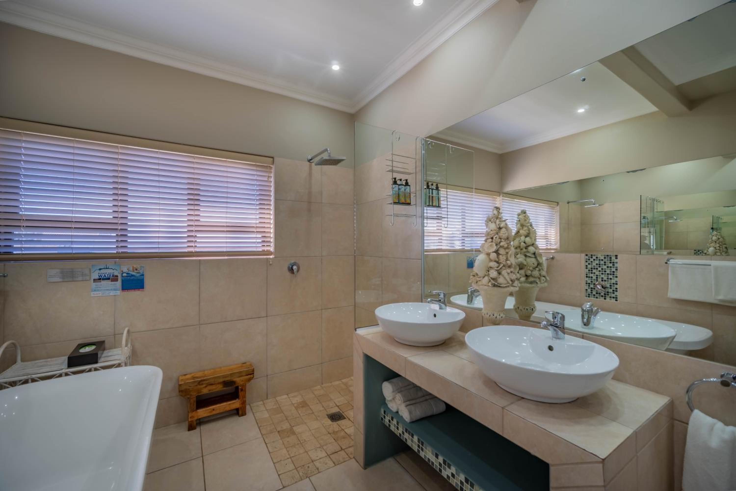Two-Bedroom Suite - Photo 14