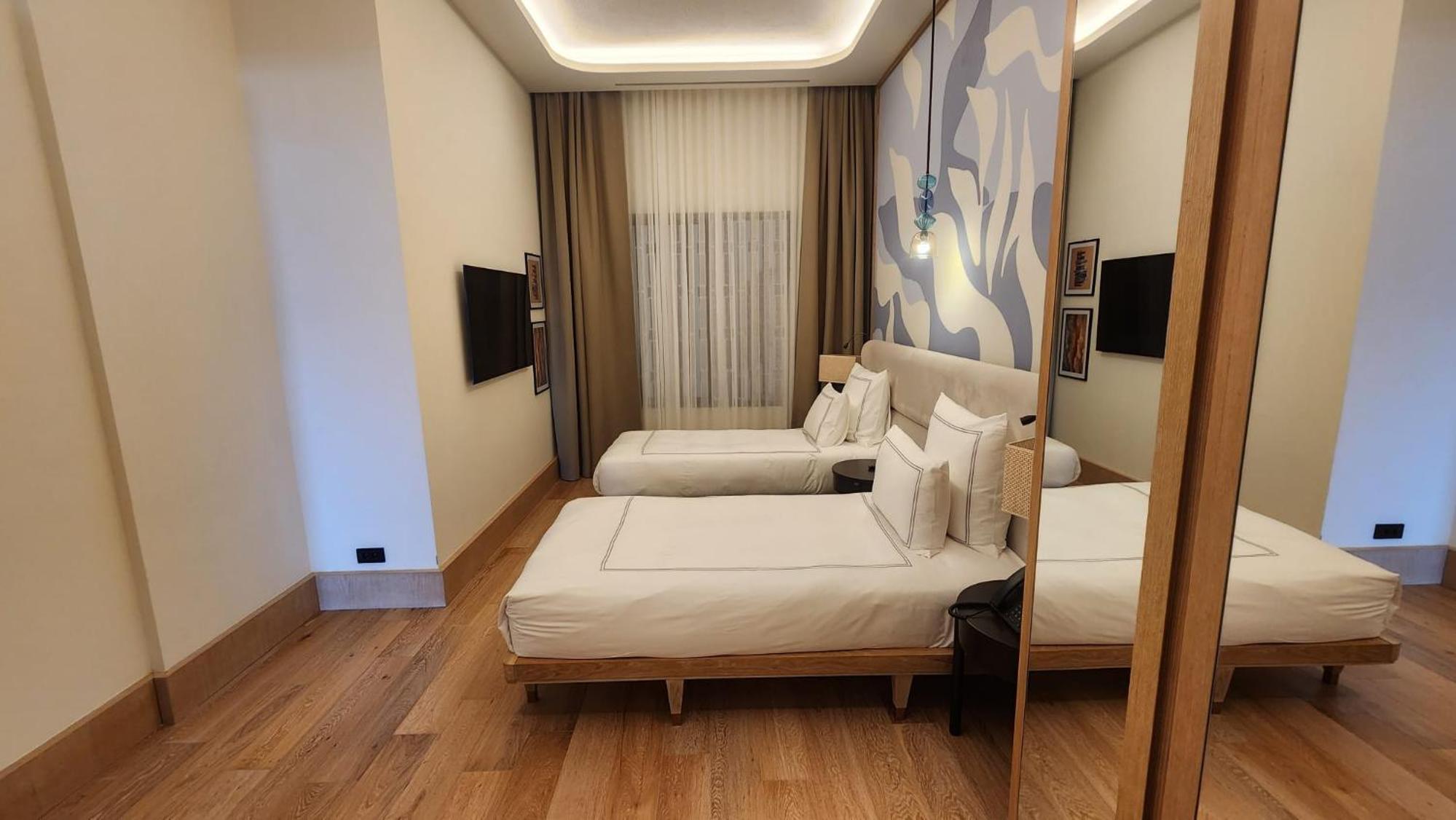 Two-Bedroom Executive Suite with sea view photo 3