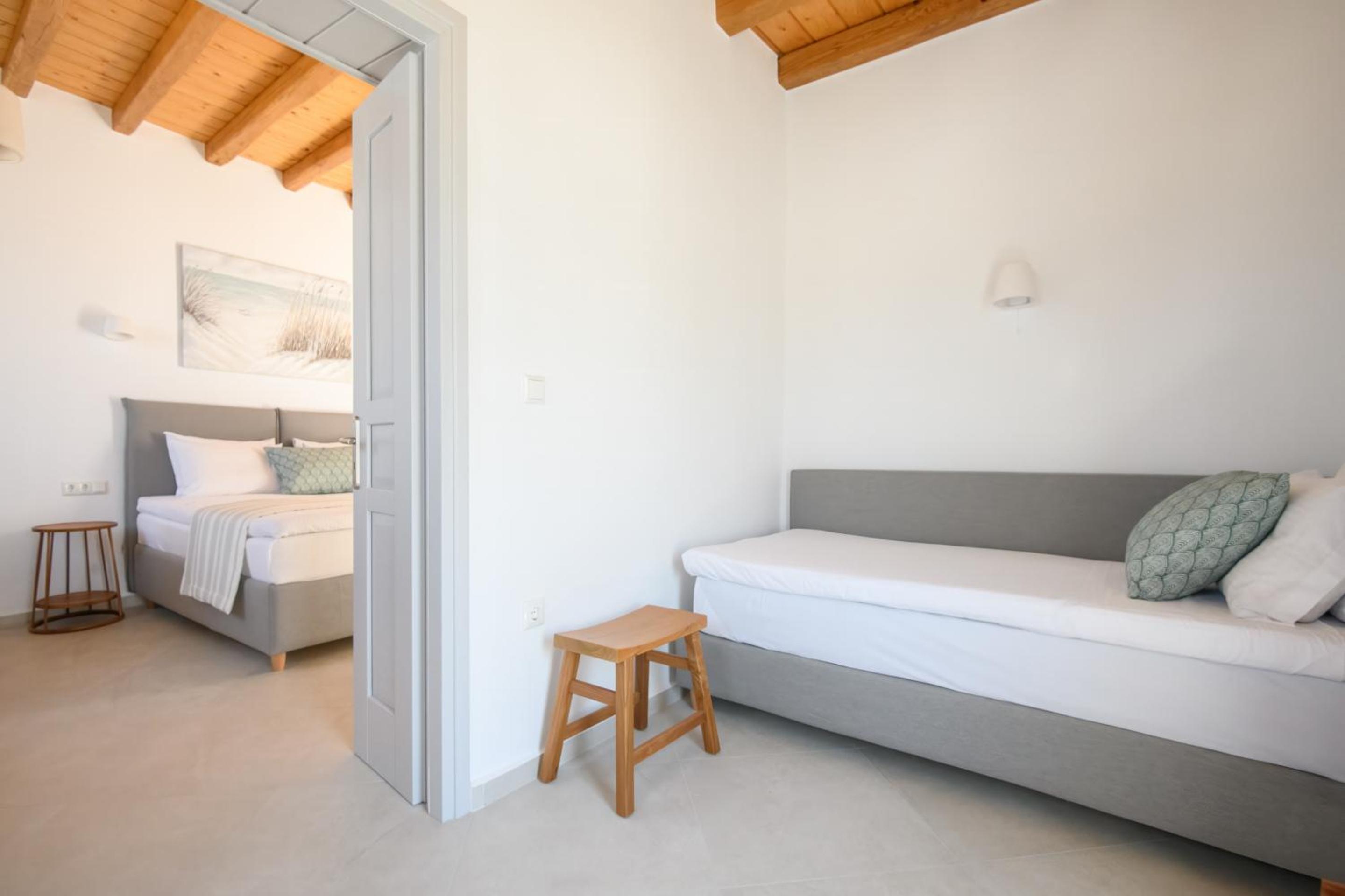 Deluxe Apartment with Balcony and Sea View photo 3