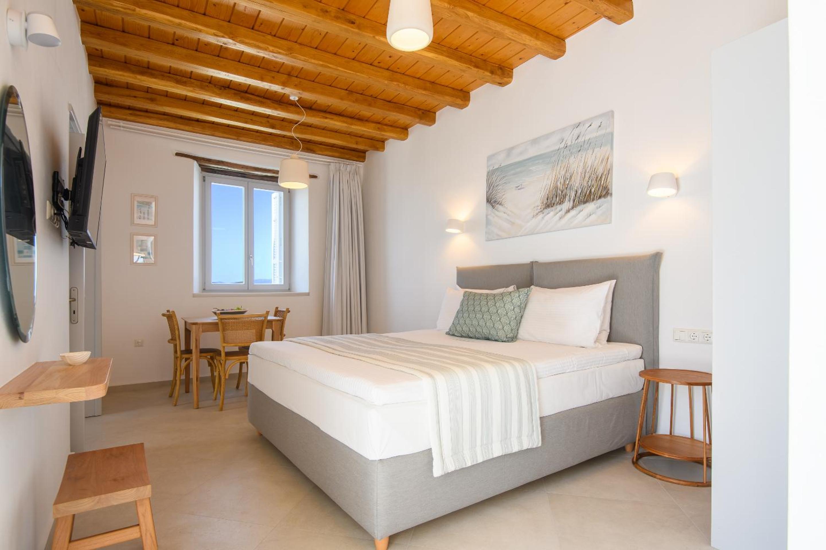 Deluxe Apartment with Balcony and Sea View photo 2