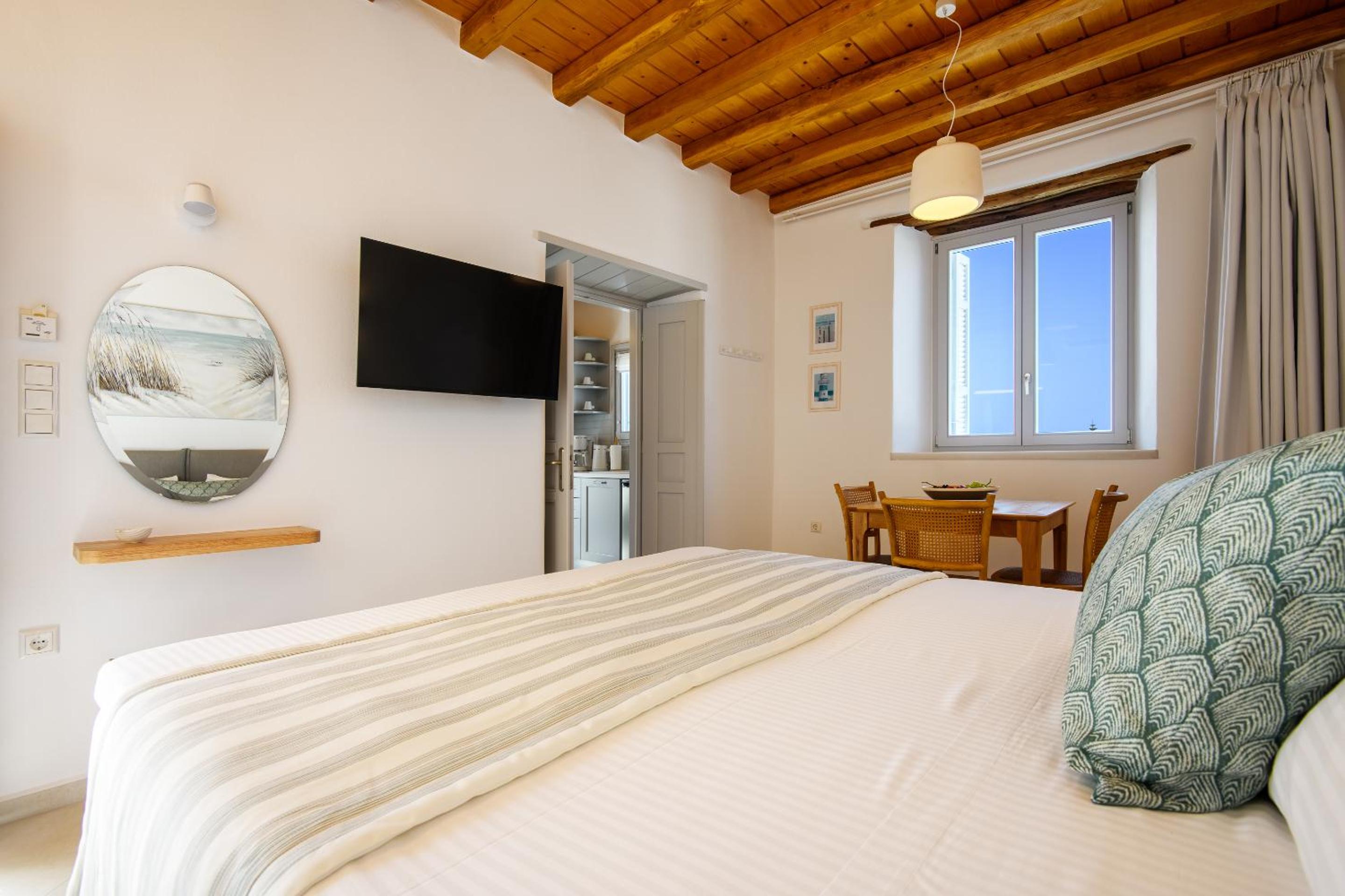 Deluxe Apartment with Balcony and Sea View