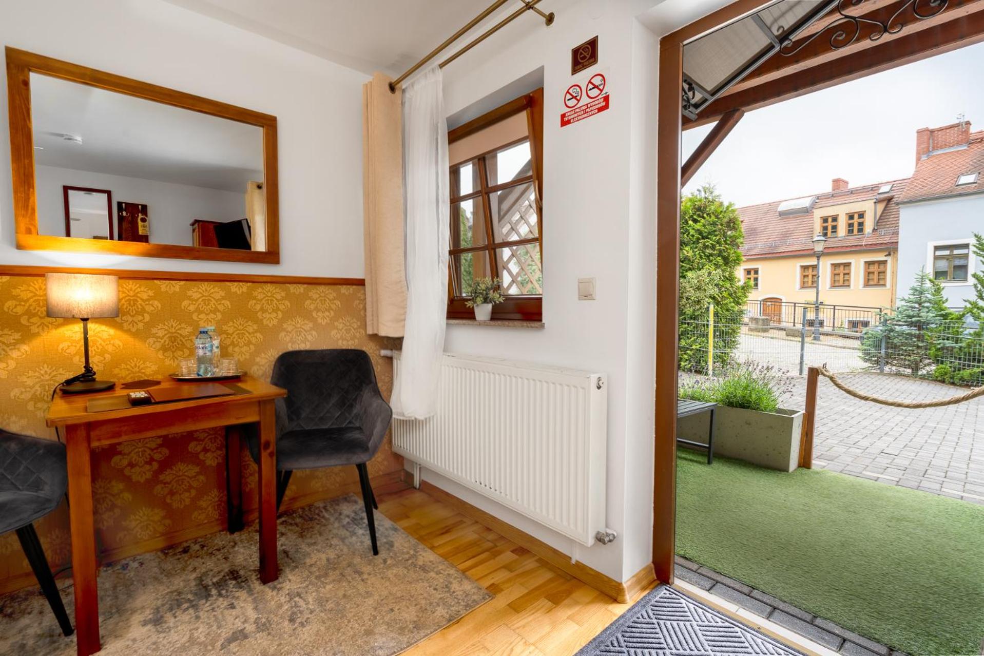 Economy Double Room with Terrace - Ground Floor - Photo 3
