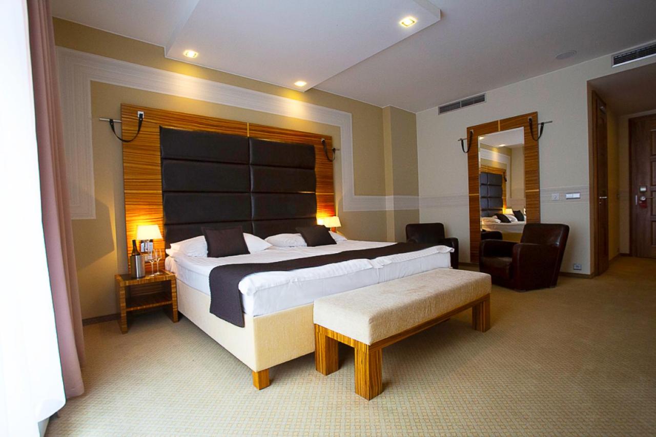 Business Room - Photo 2