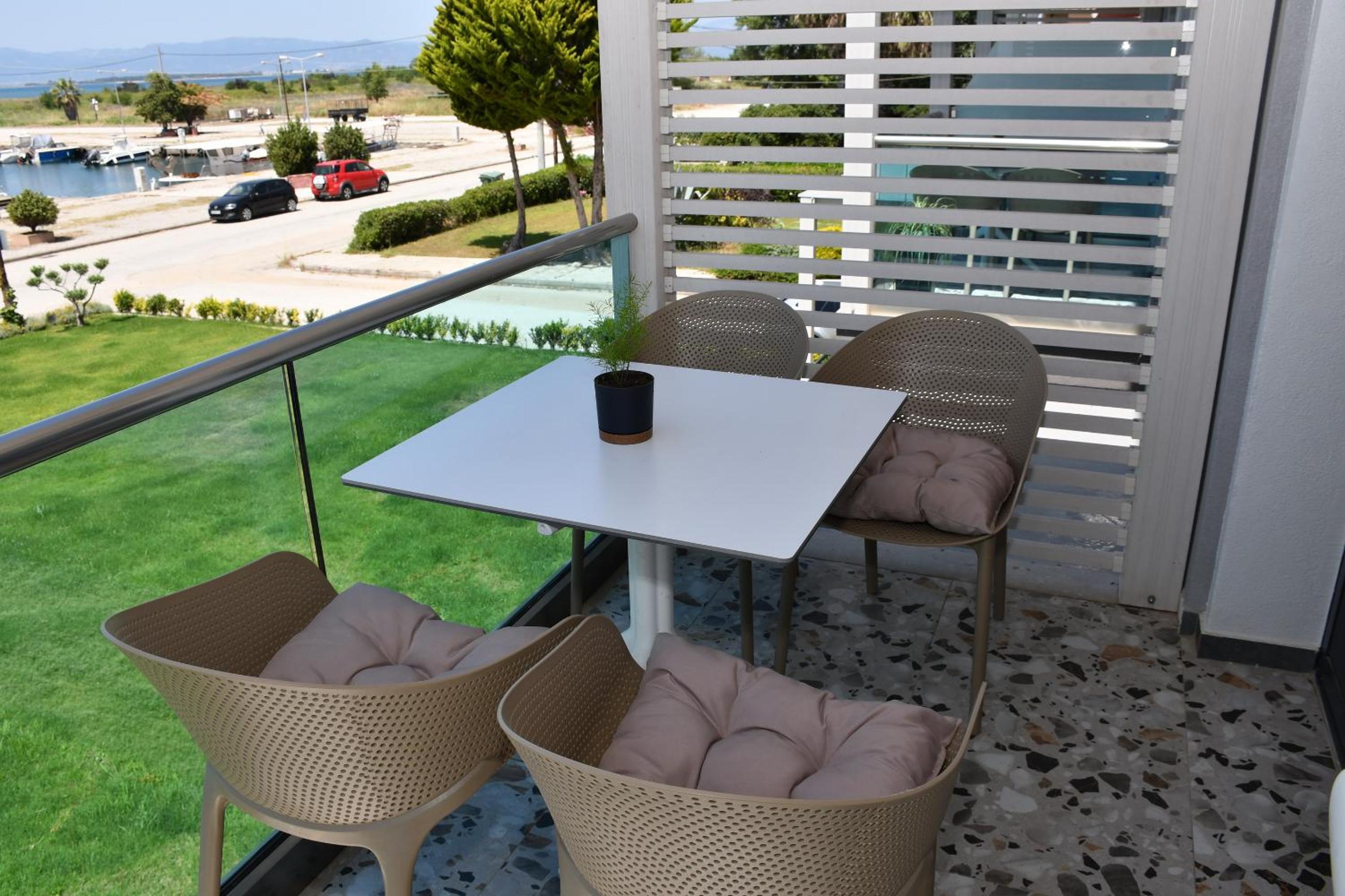 Deluxe Triple Room with Sea View photo 3