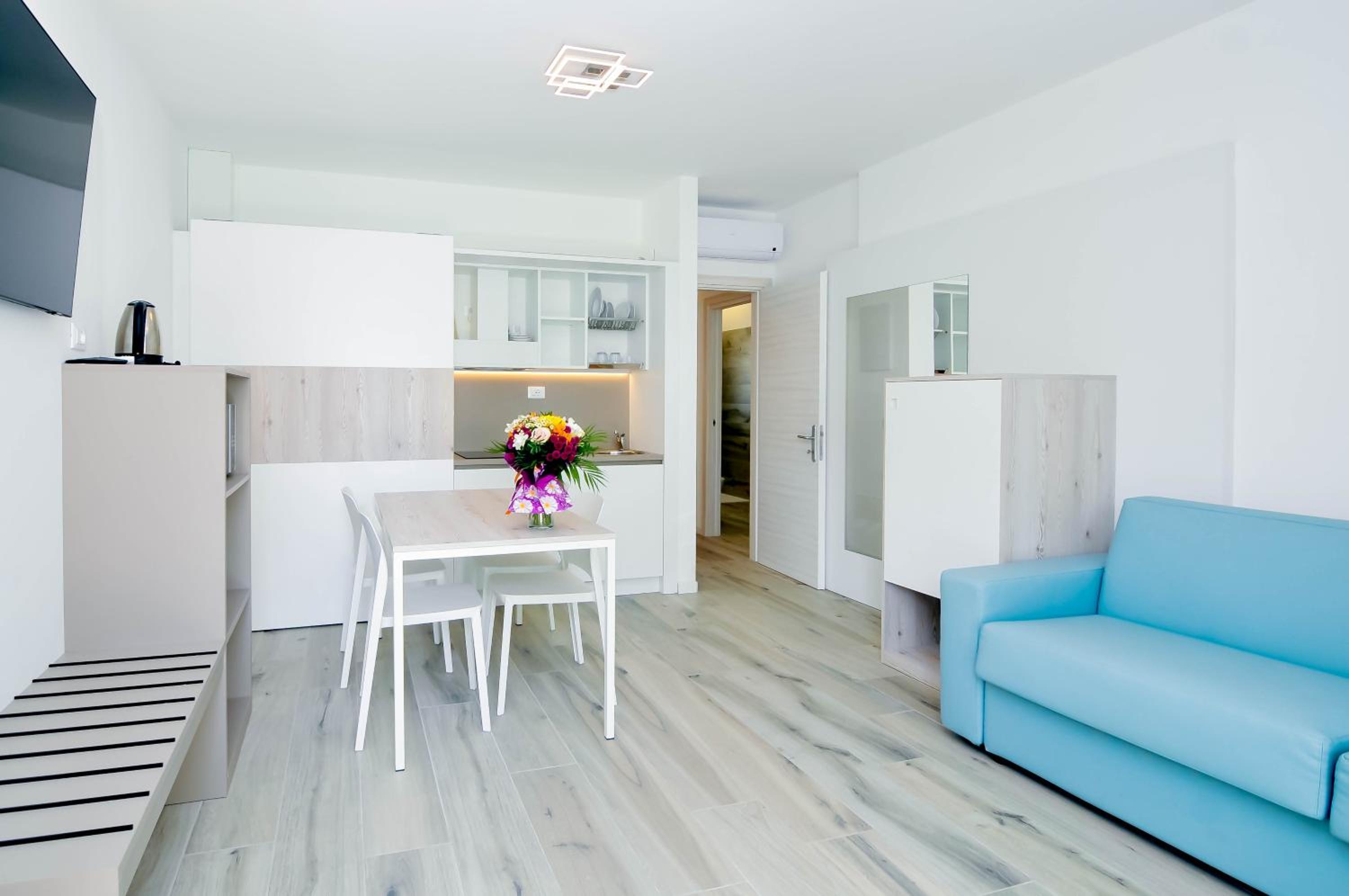 One-Bedroom Apartment with Jacuzzi