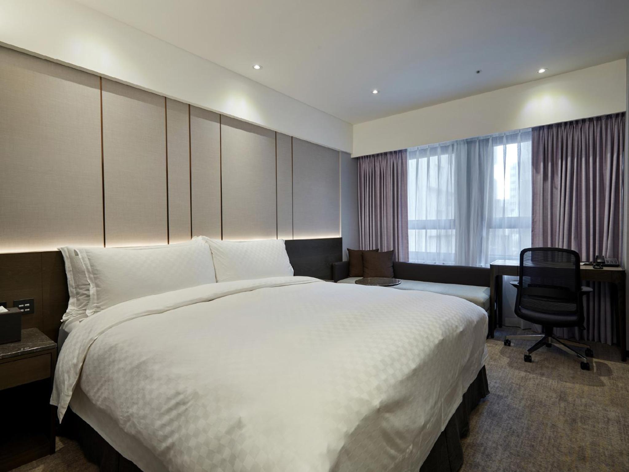 Superior King Room