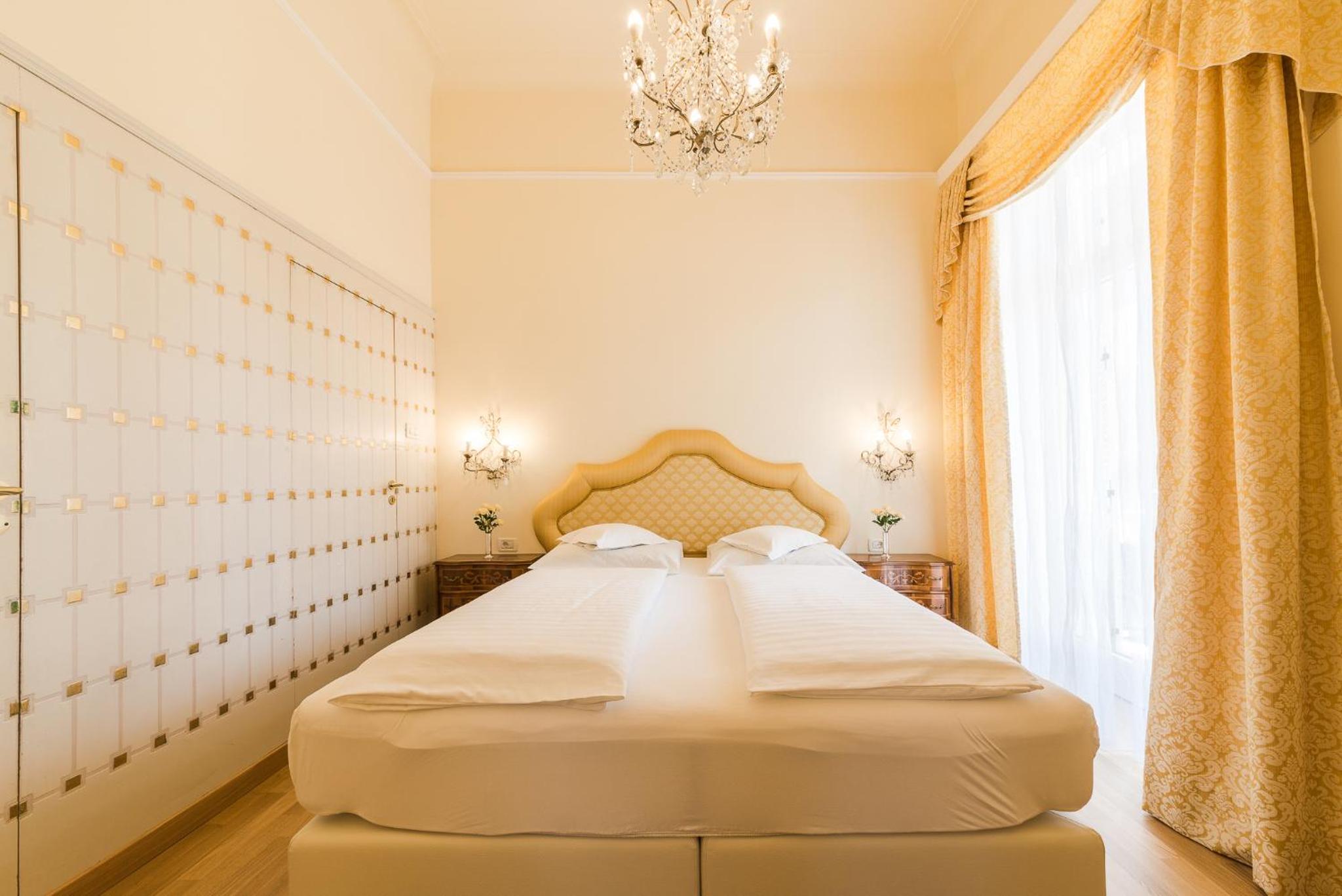 Deluxe Suite - Photo 1