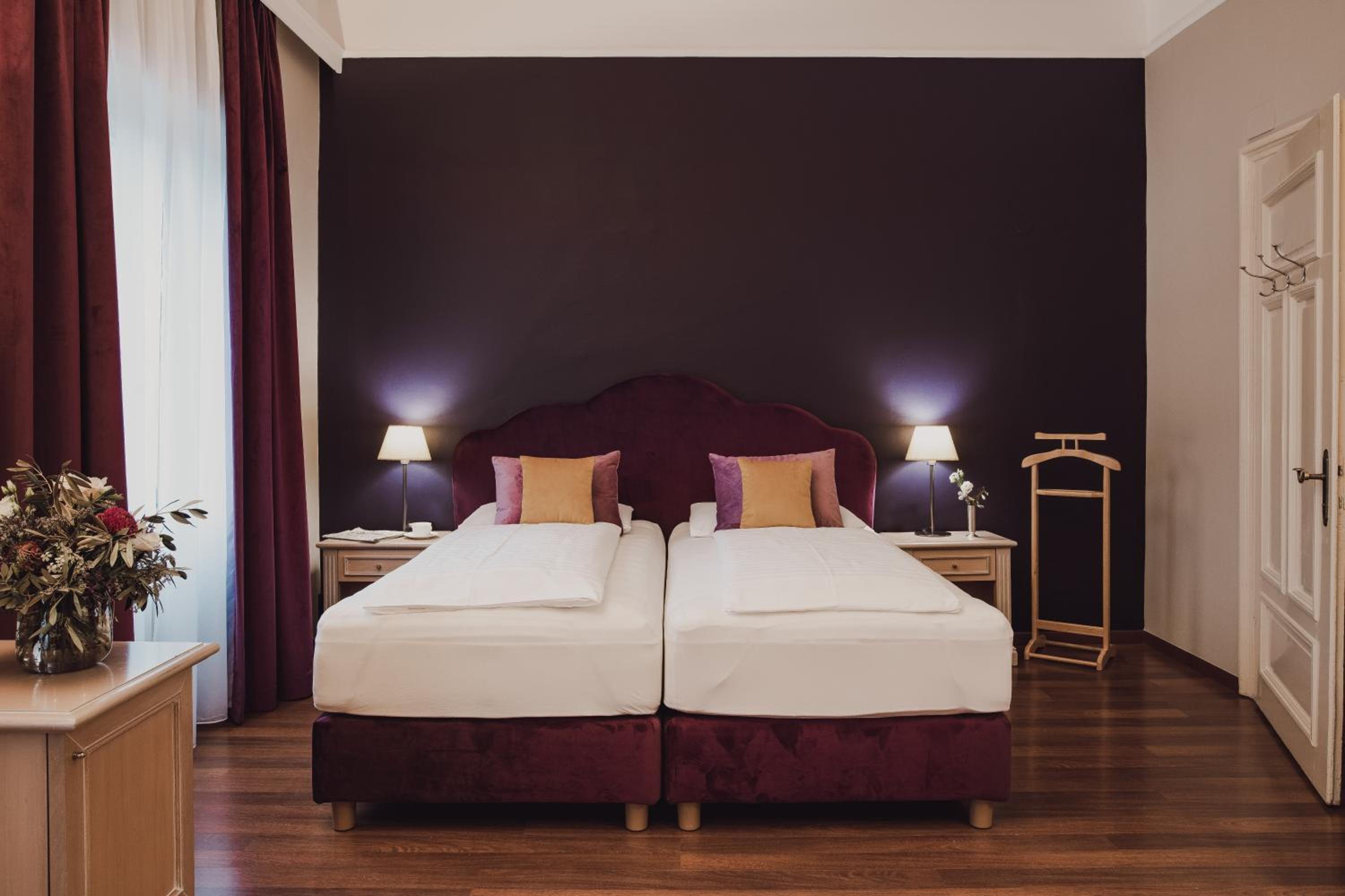 Standard Double Room - Photo 10