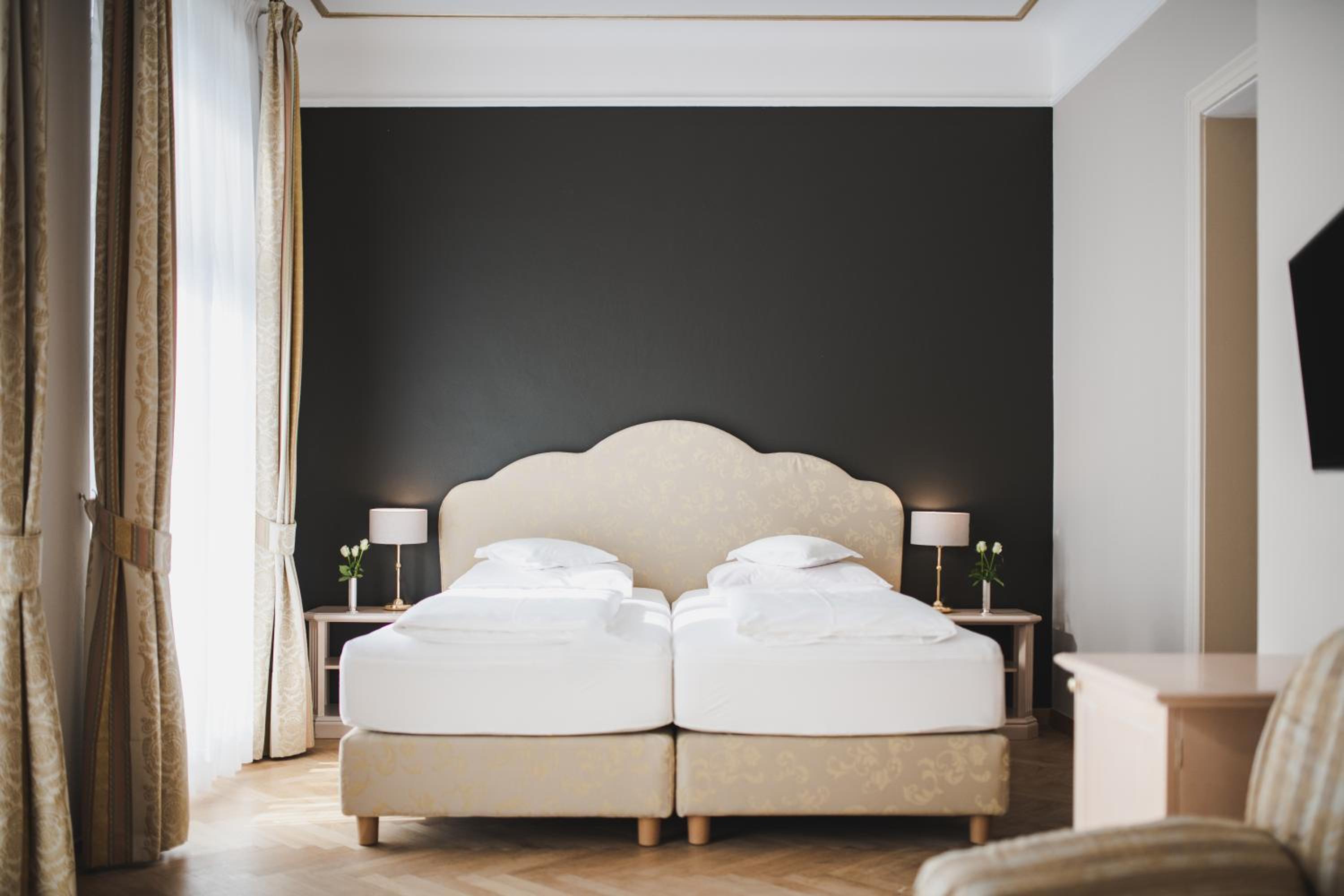 Standard Double Room - Photo 11