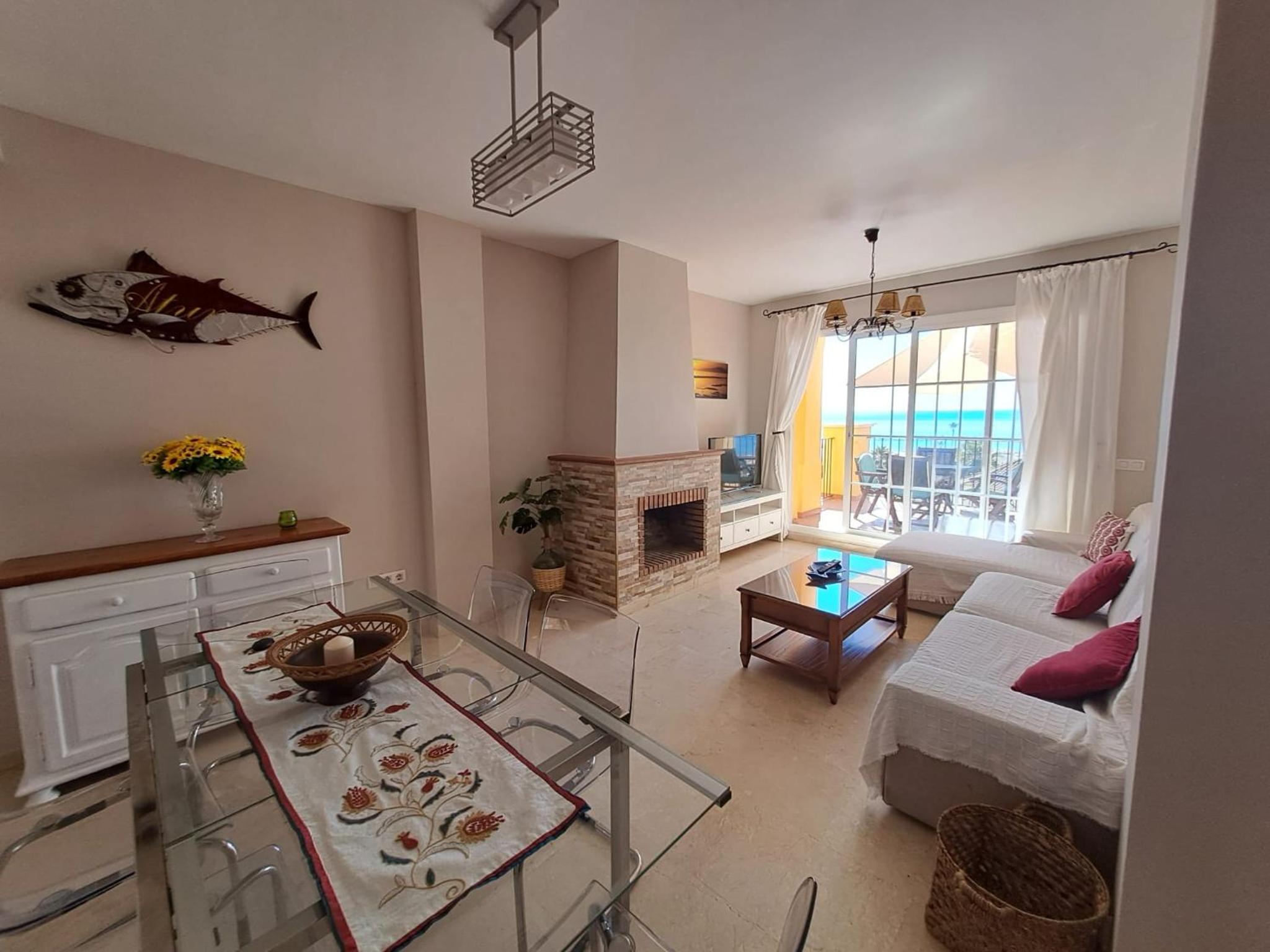 Apartamento de tres habitaciones con balcón