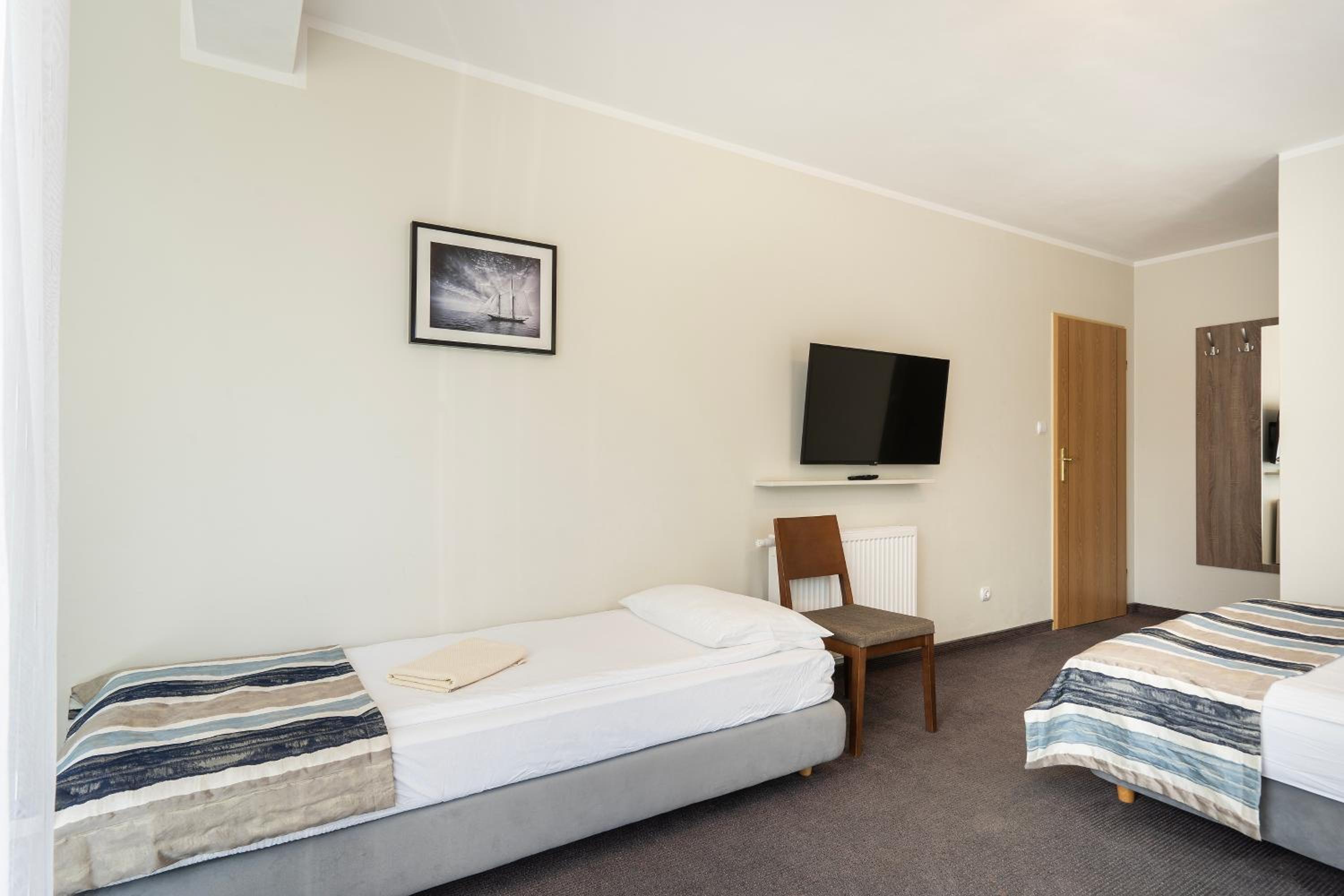 Triple Room with Balcony - Photo 15