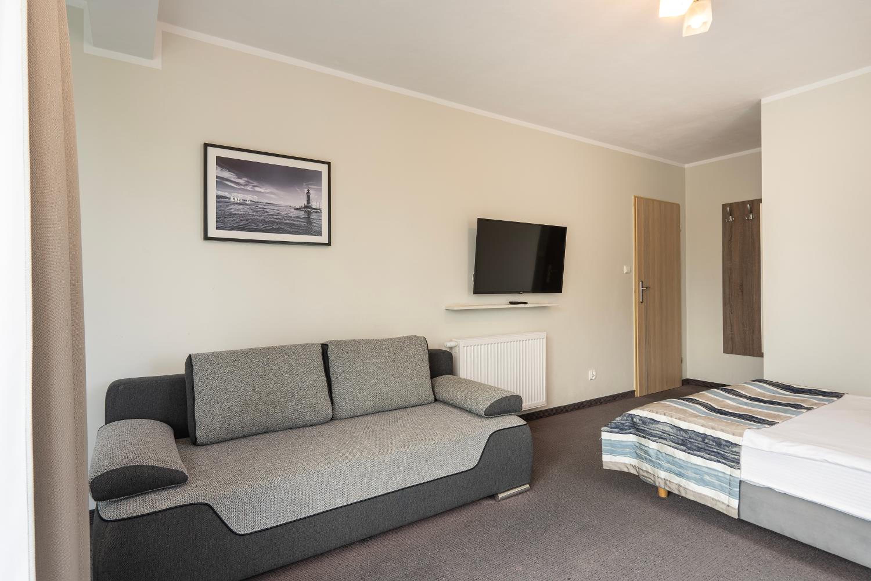 Triple Room with Balcony - Photo 13