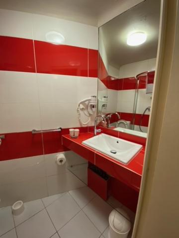 Economy small Double Room Semi Basement - Photo 7