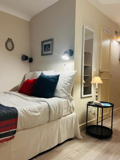 Economy small Double Room Semi Basement - Photo 4