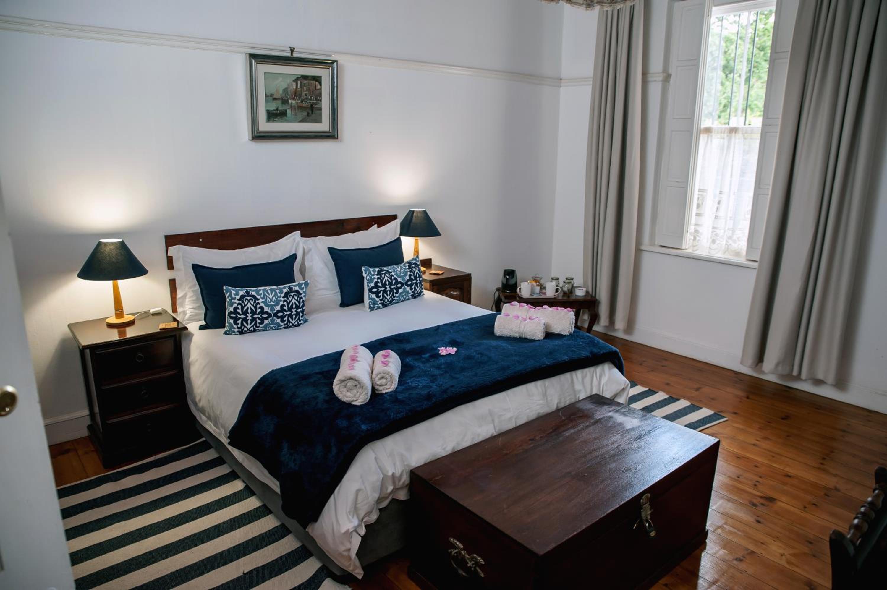 Queen Room photo 1