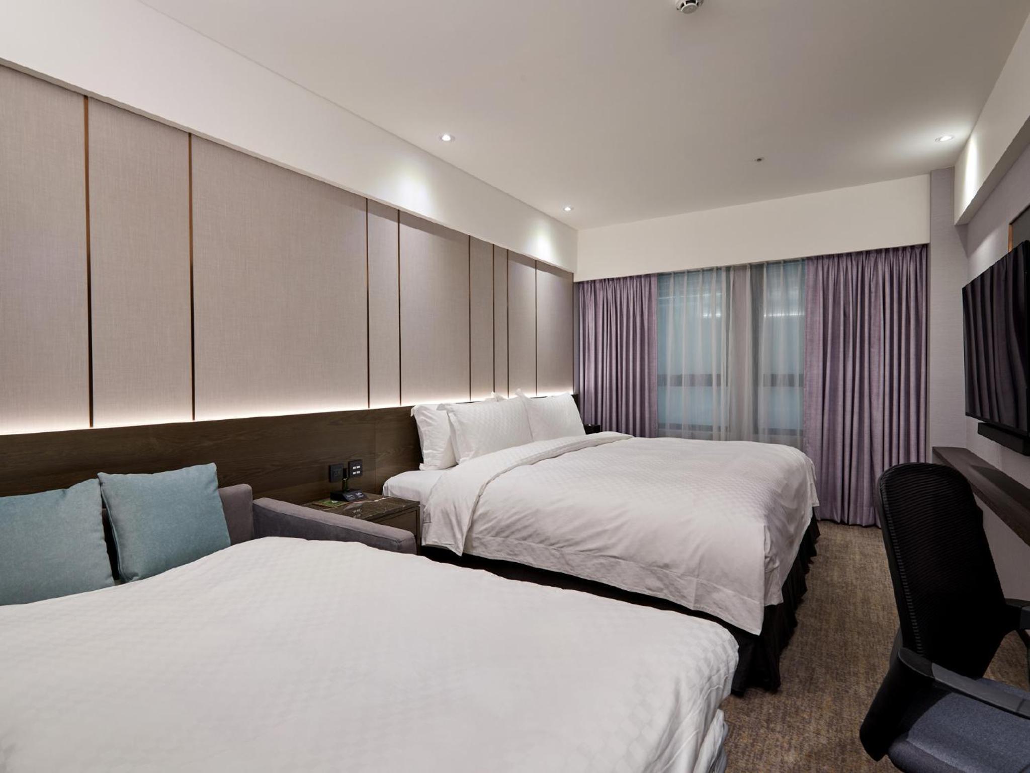 Executive Queen Room With Sofa Bed