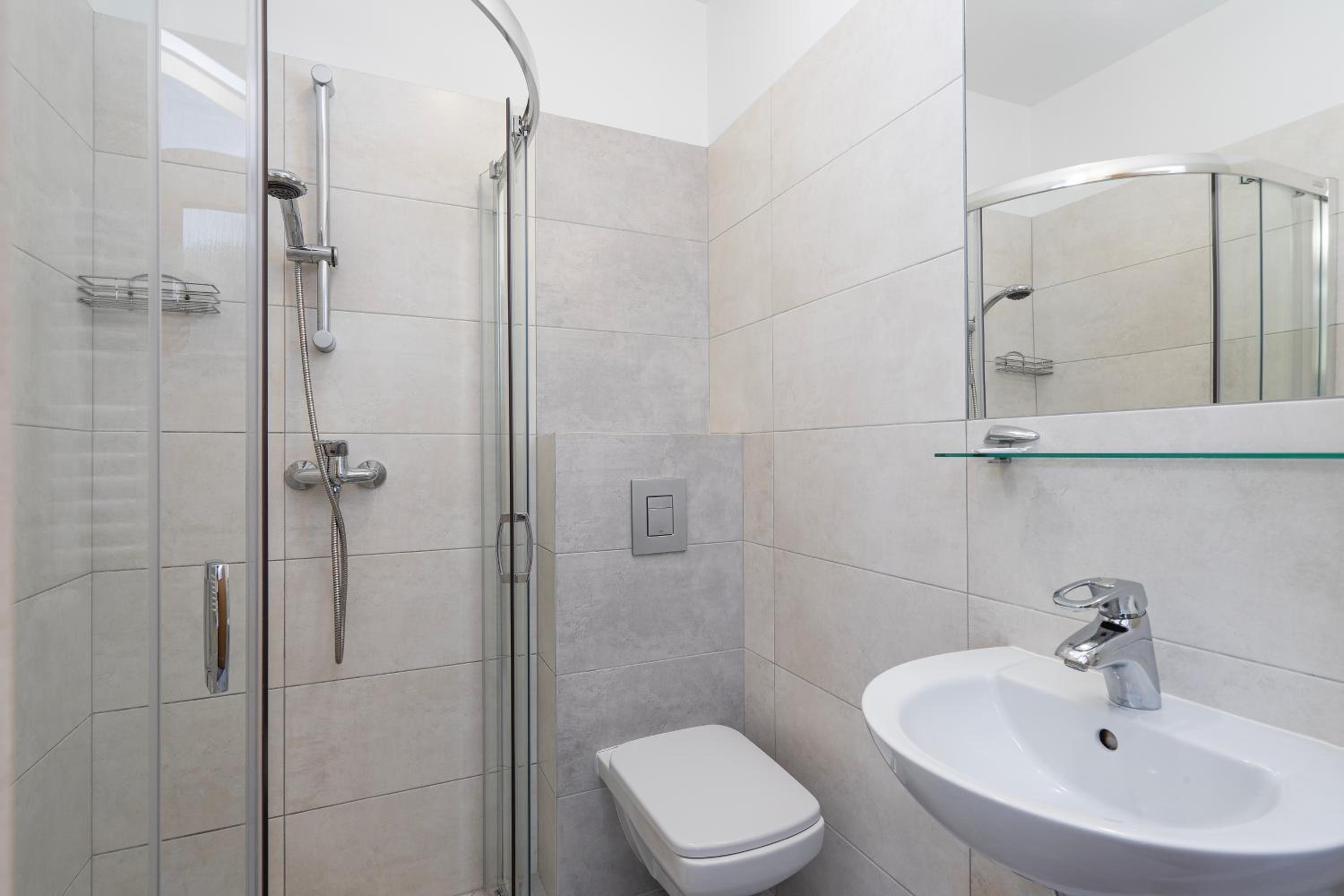 Double Room with Balcony - Photo 3