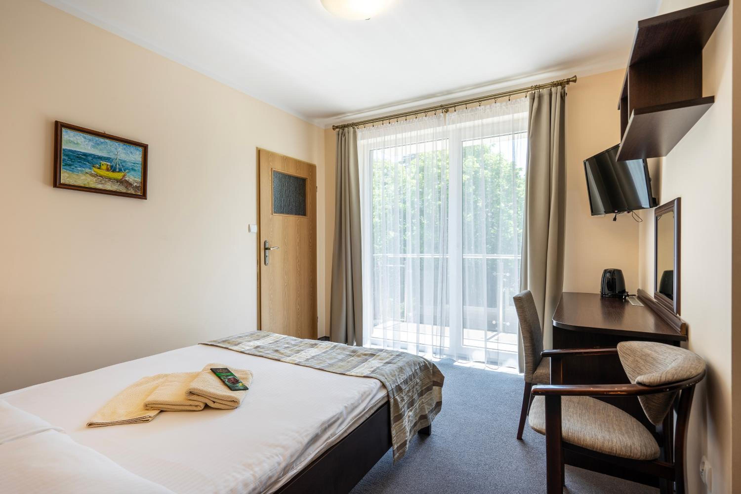 Double Room with Balcony - Photo 7