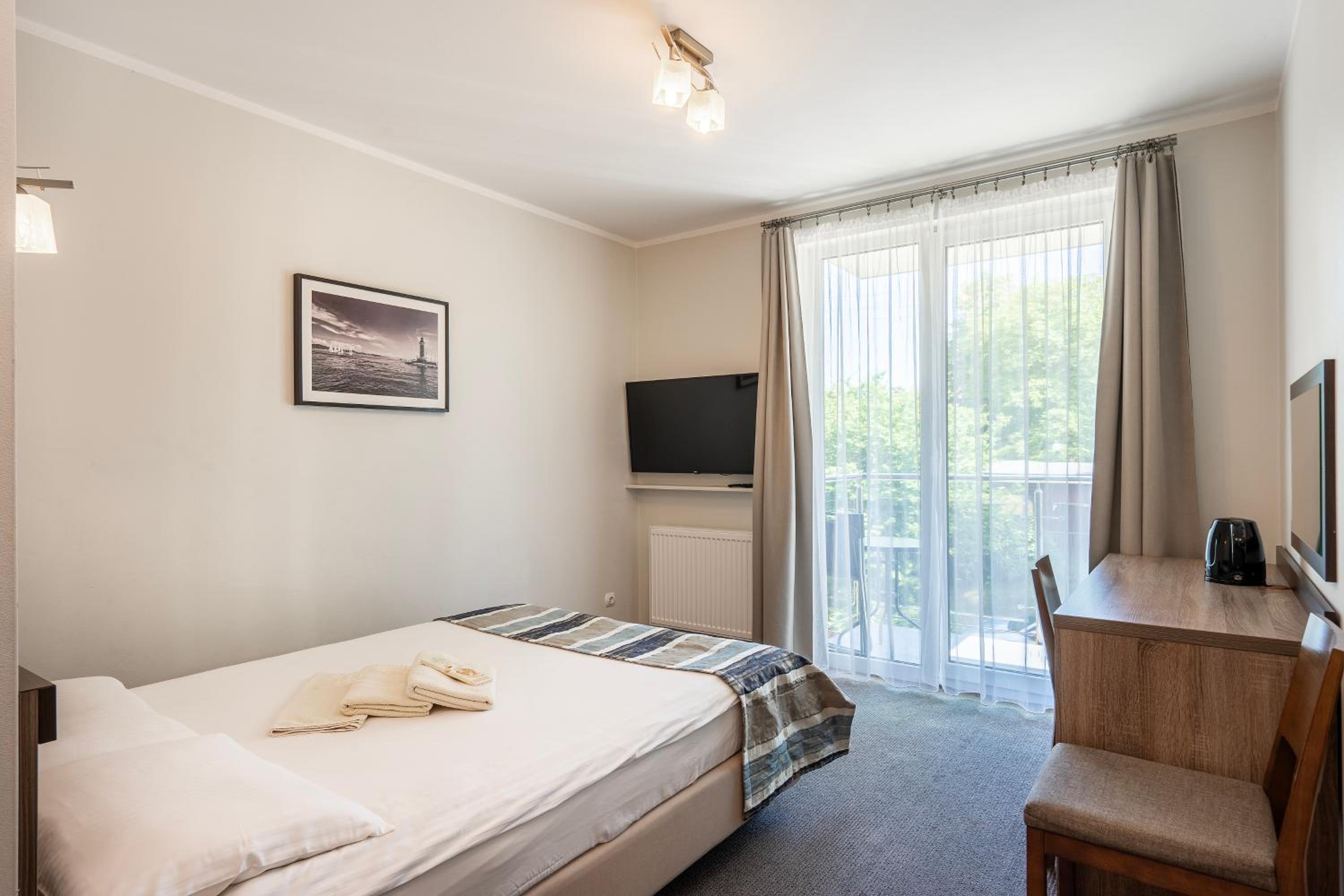 Double Room with Balcony - Photo 6