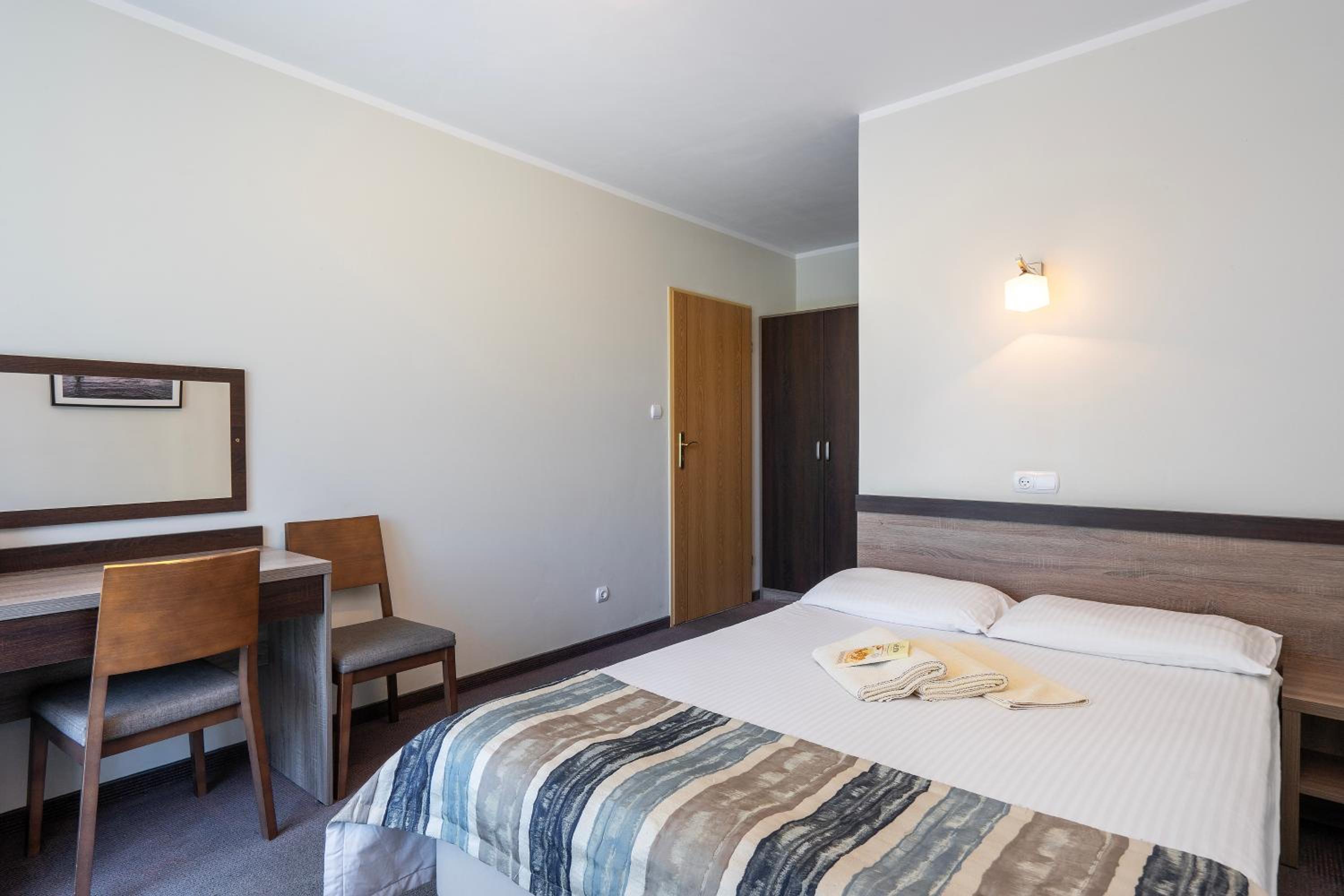 Double Room with Balcony - Photo 5