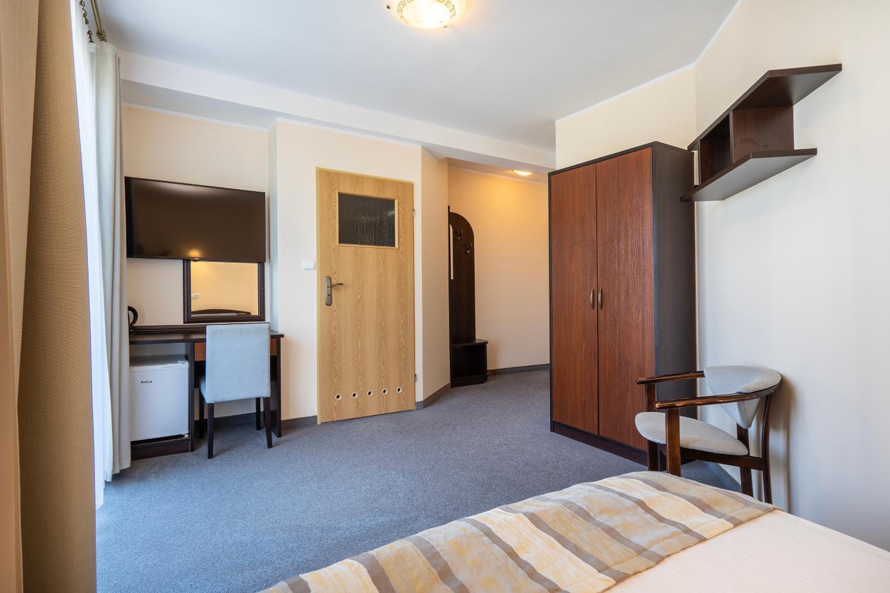 Double Room with Balcony - Photo 12