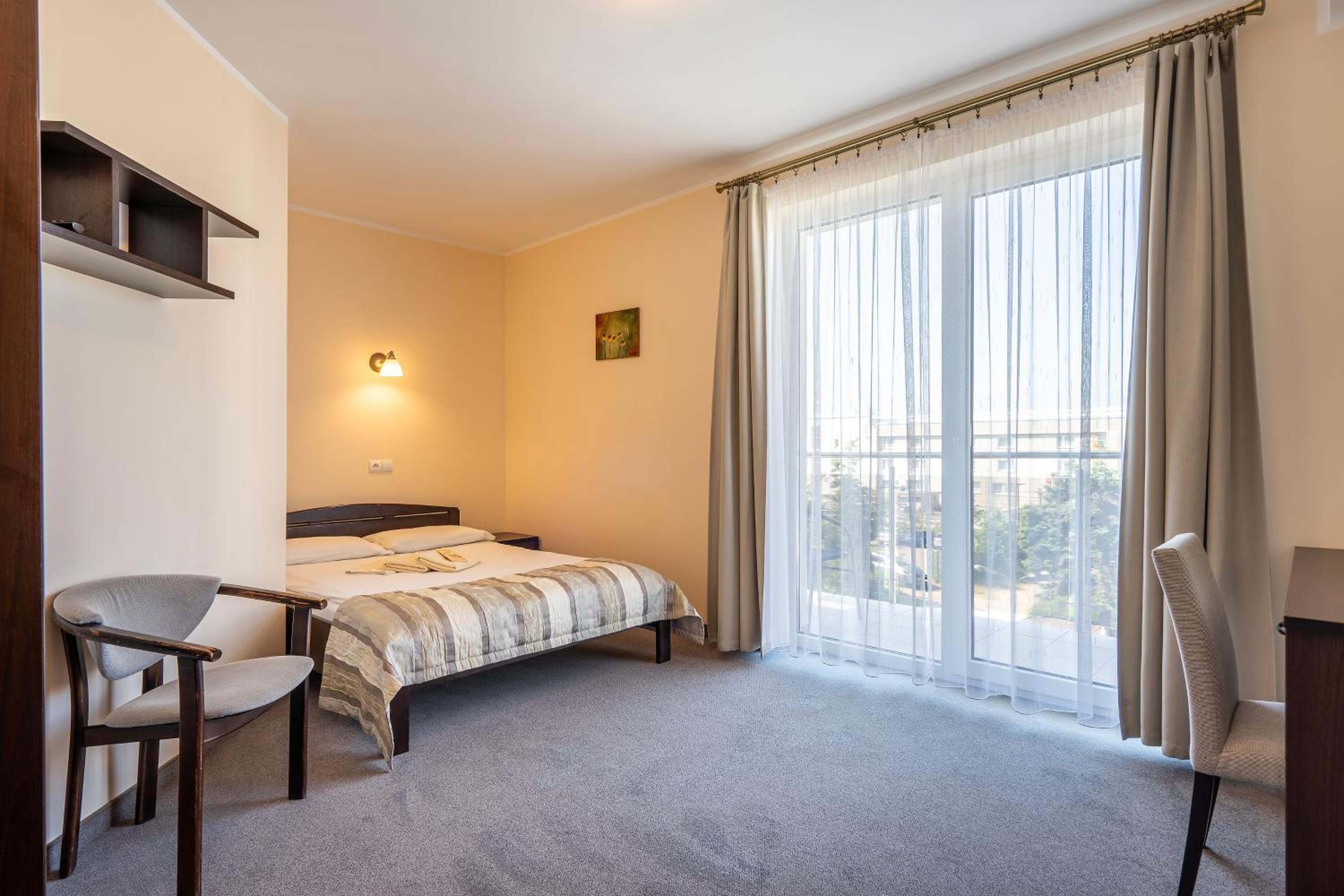 Double Room with Balcony - Photo 14