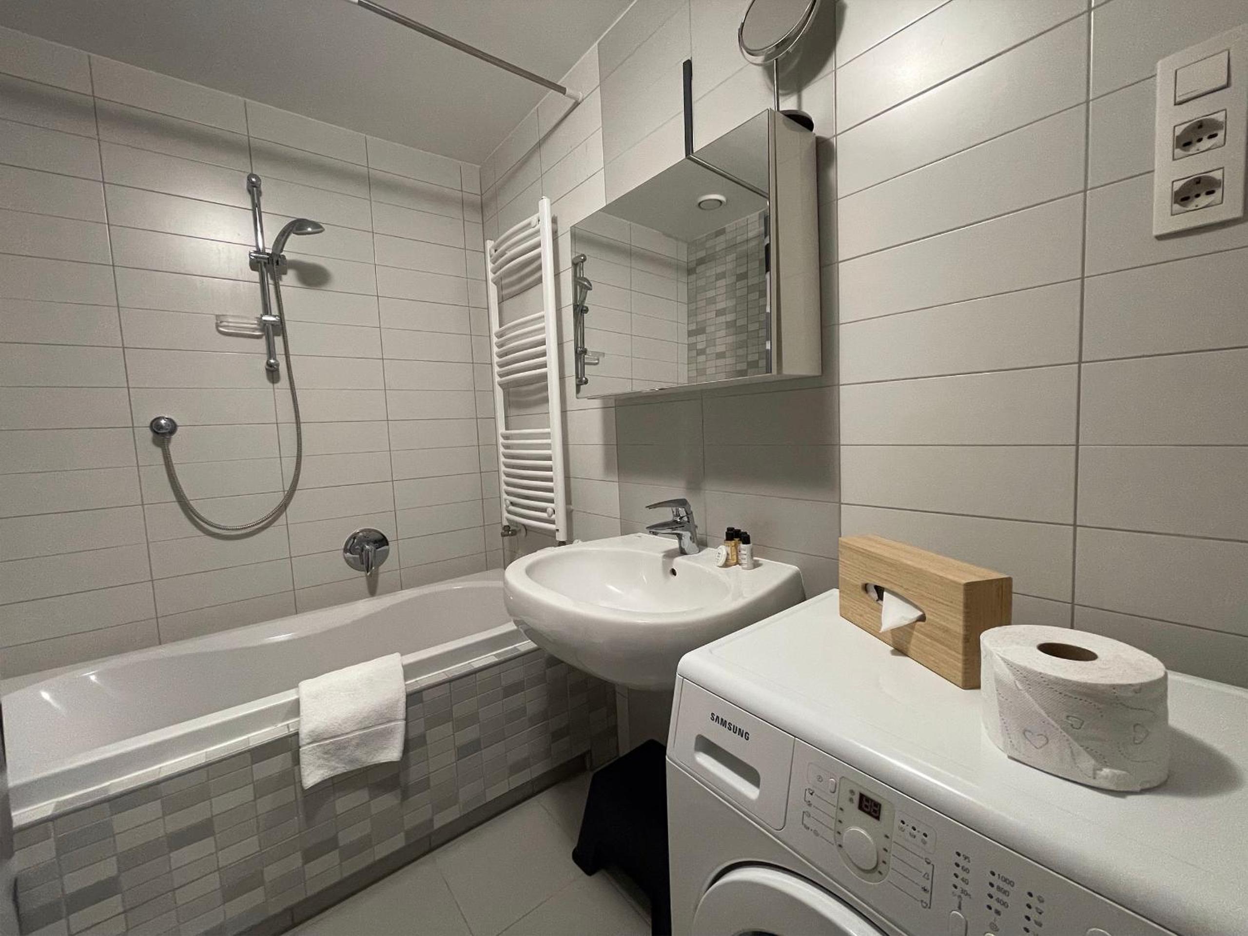 Superior Apartman 130m From The Main Building - Photo 12