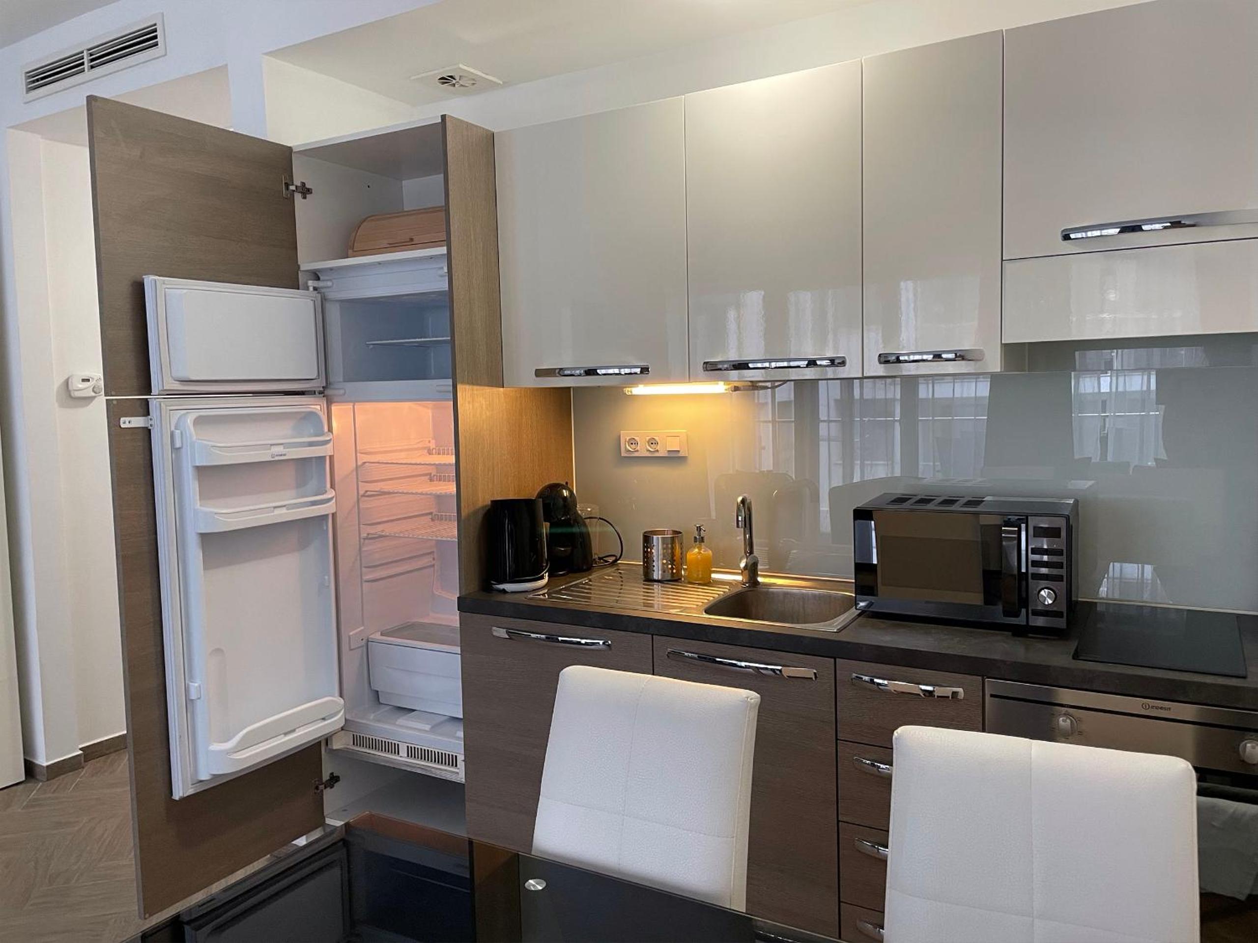 Superior Apartman 130m From The Main Building - Photo 3