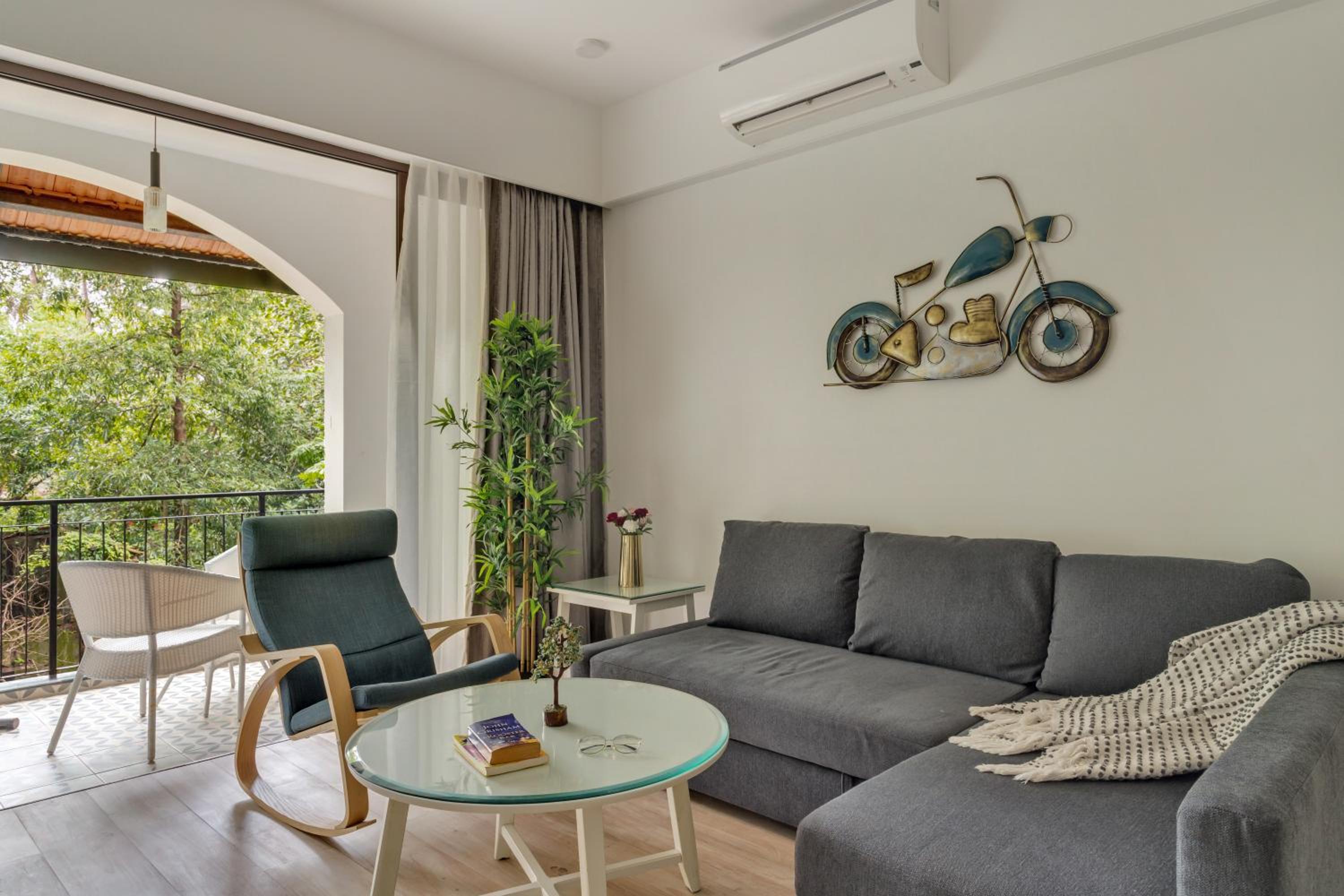 One-Bedroom Apartment photo 2